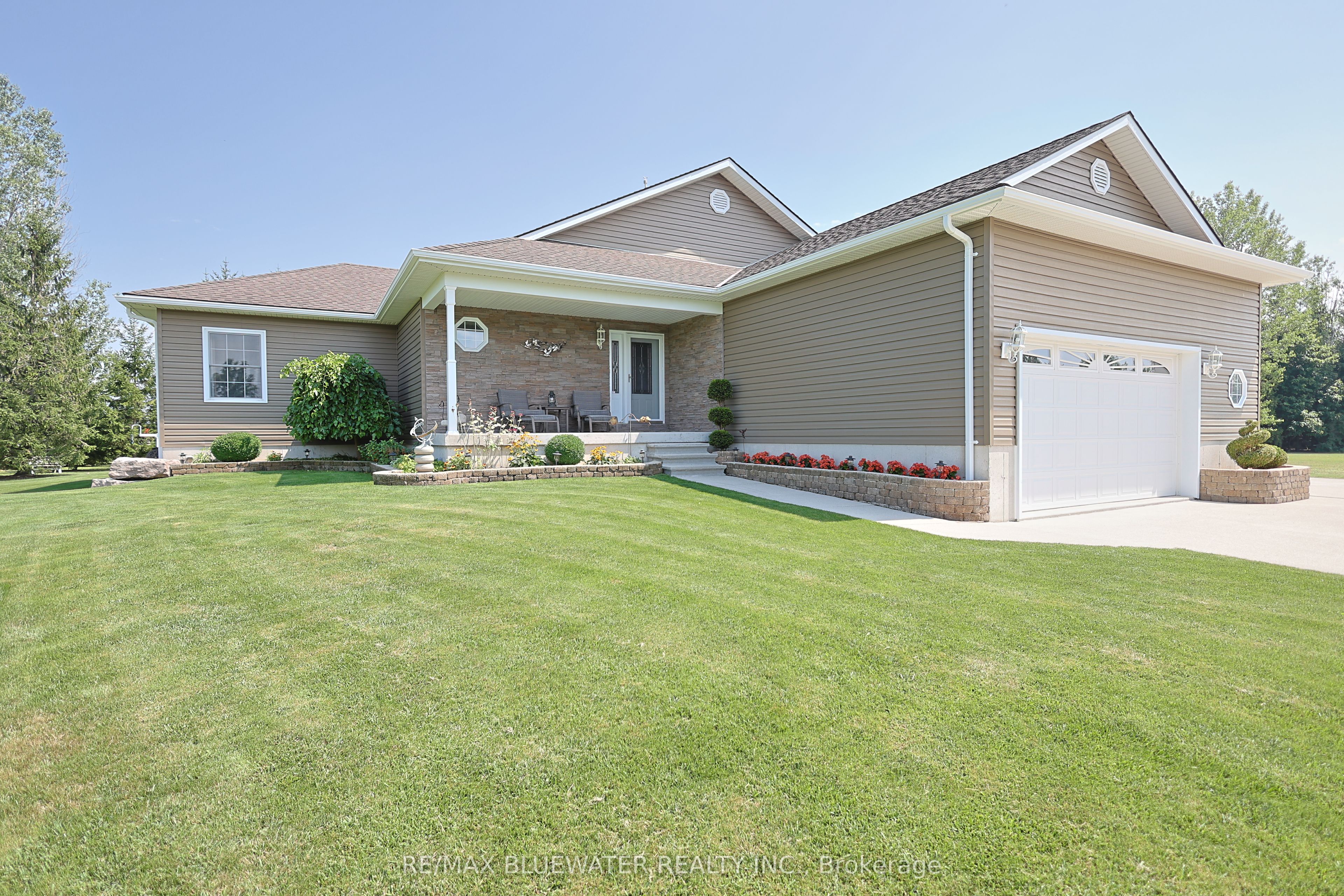 71837 Sunridge Crescent Property Photo 8