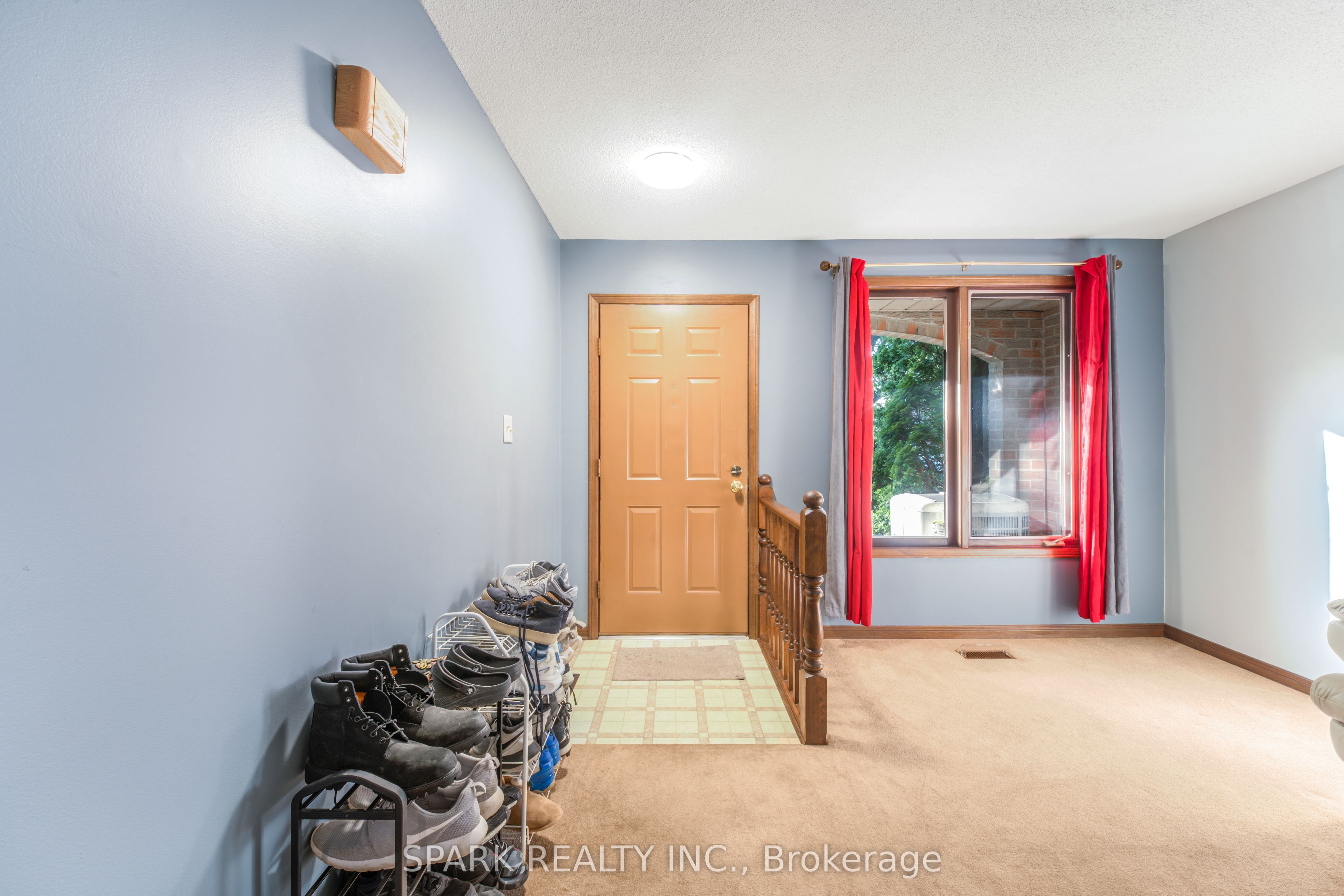 28 Lampman Crescent Property Photo 2