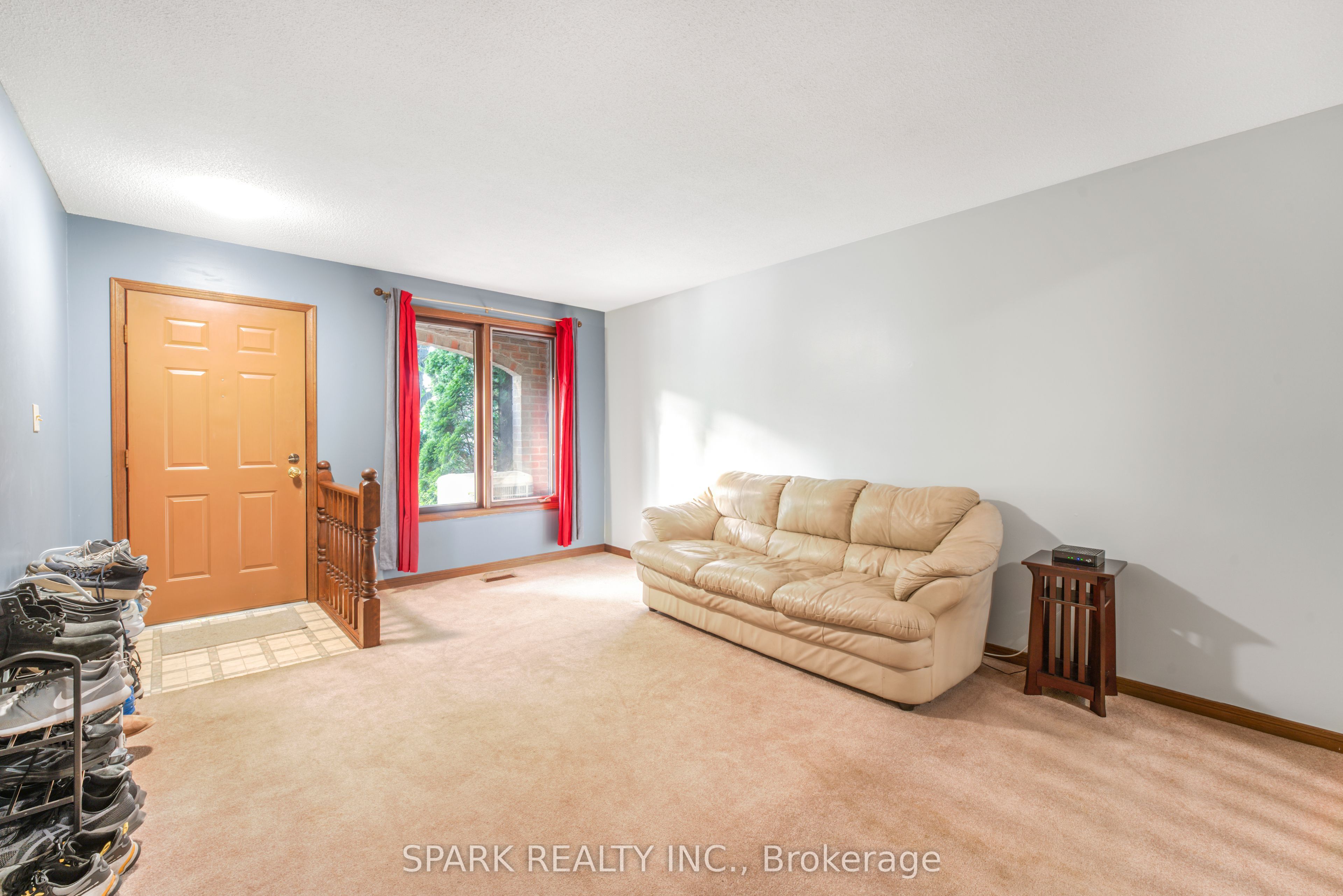 28 Lampman Crescent Property Photo 3