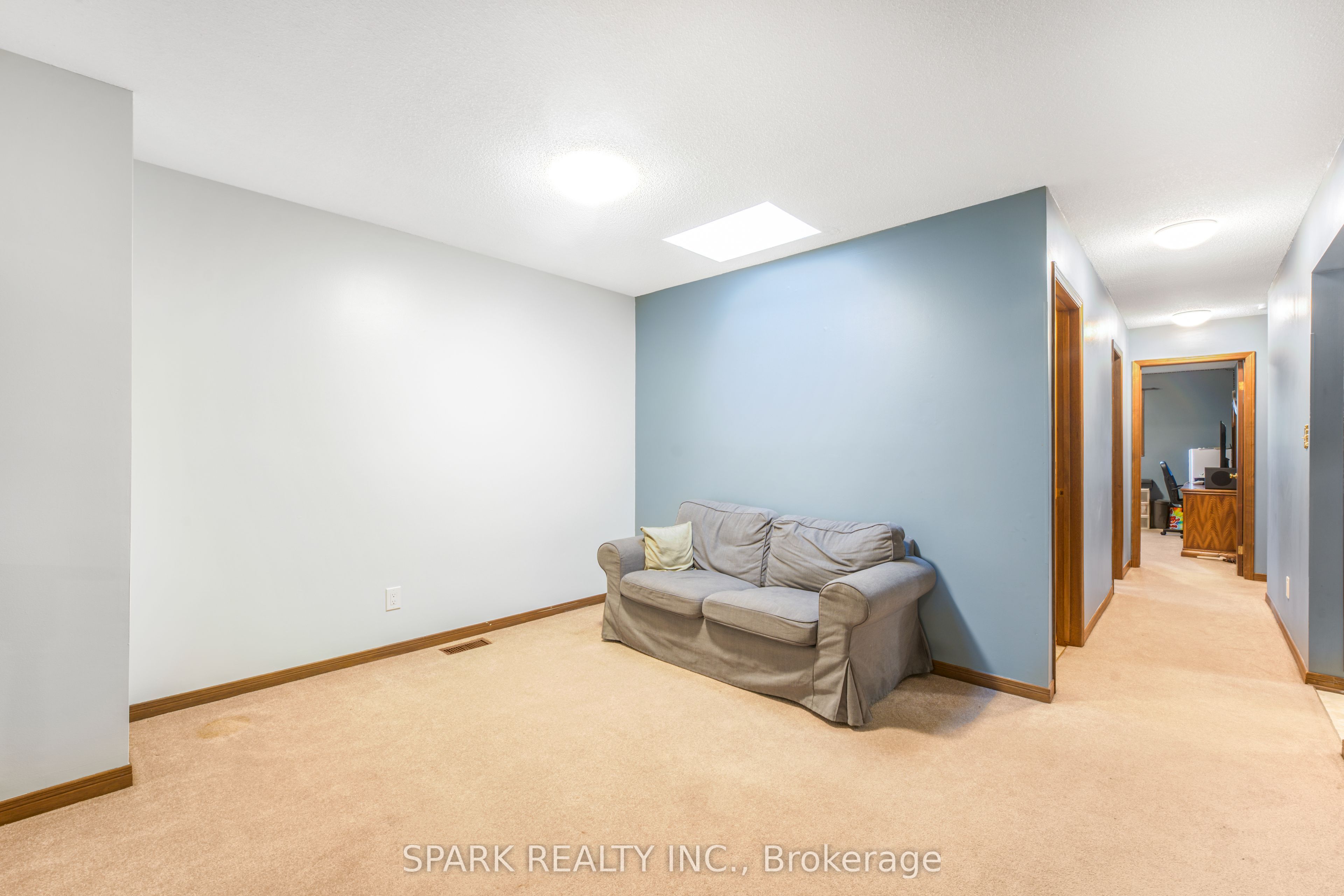 28 Lampman Crescent Property Photo 6