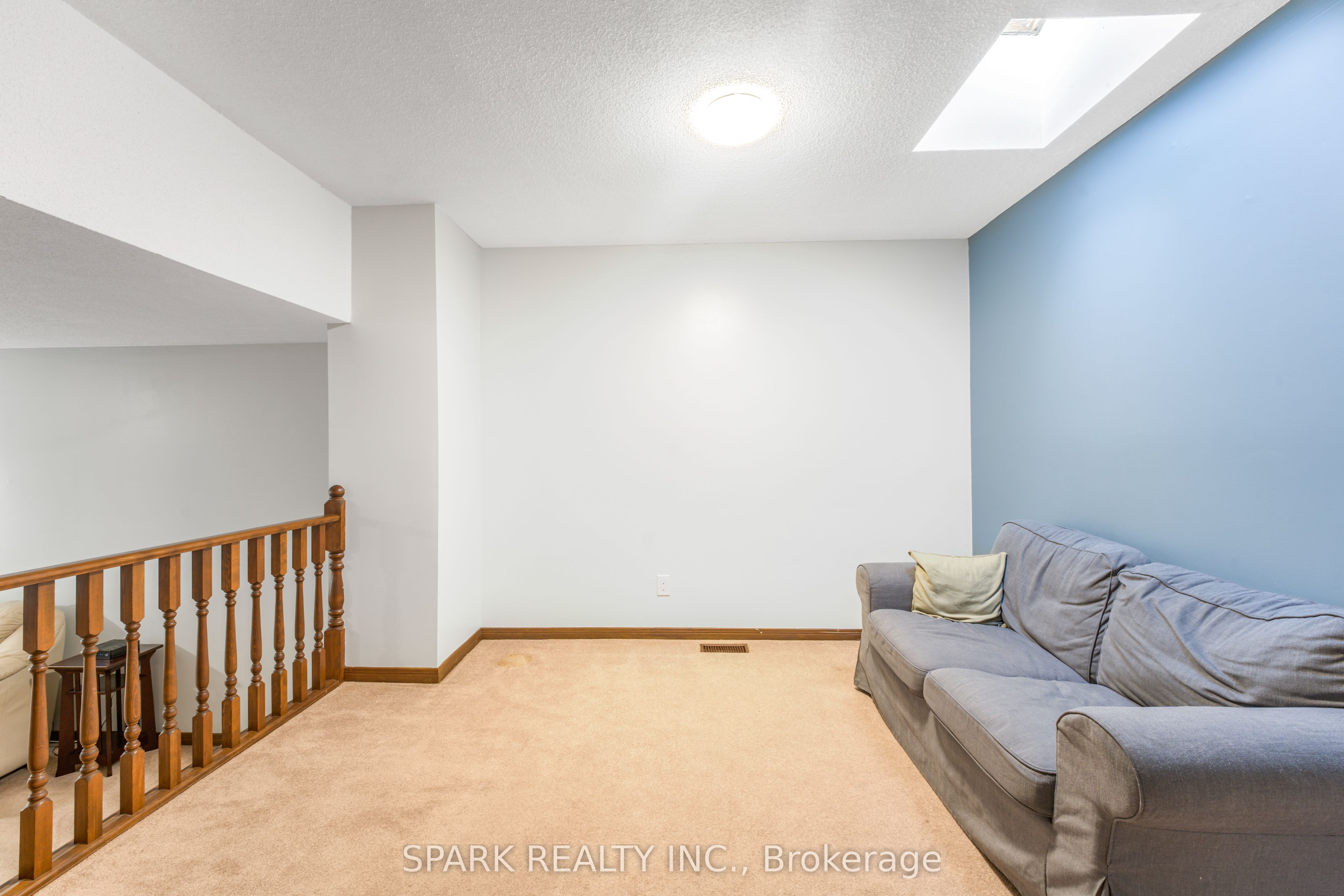 28 Lampman Crescent Property Photo 7