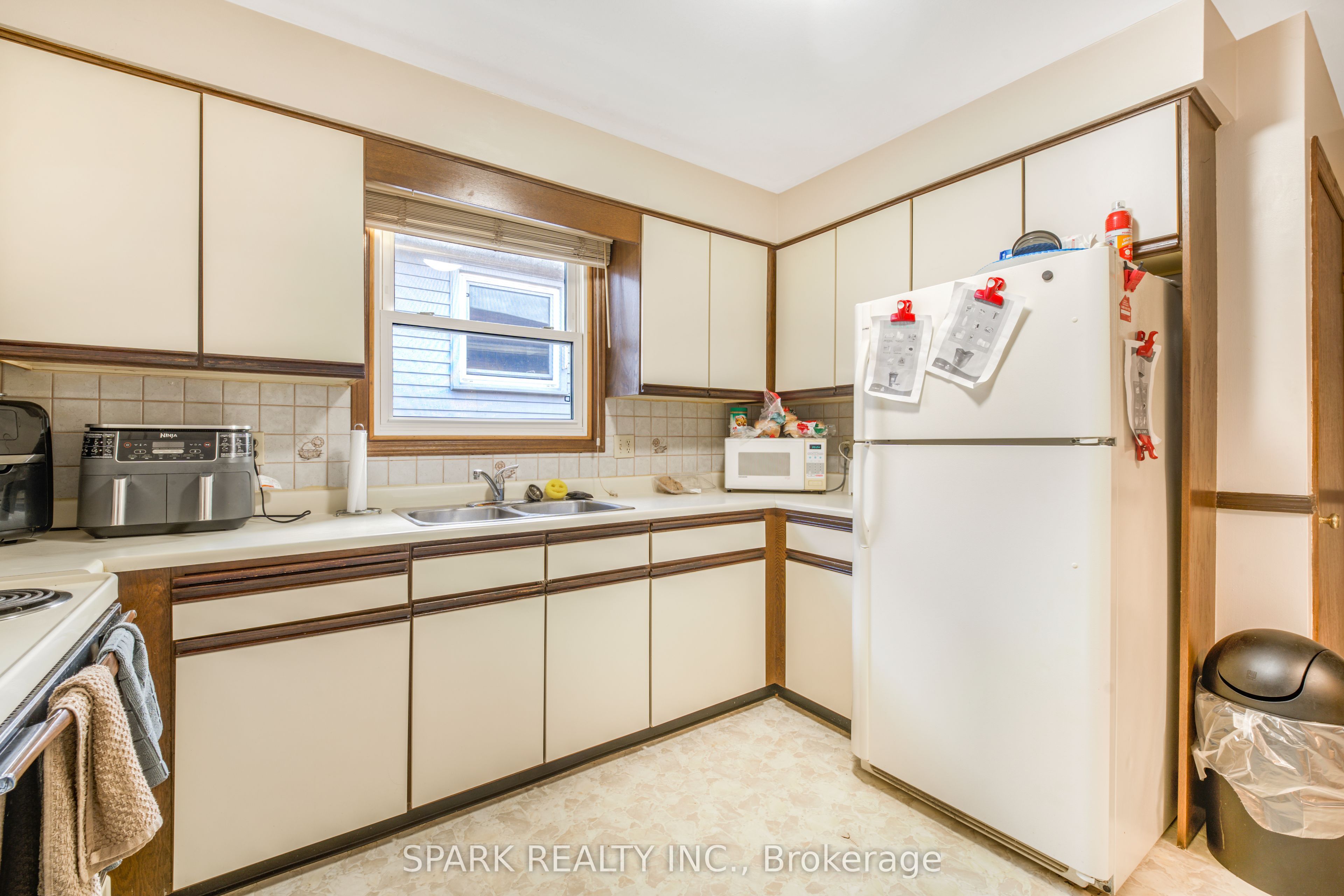 28 Lampman Crescent Property Photo 9