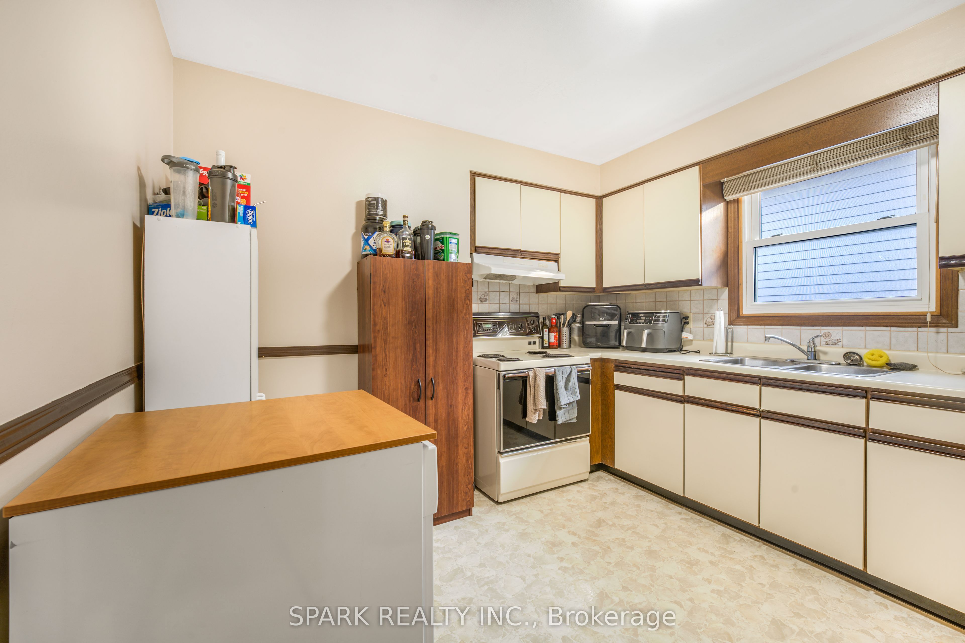 28 Lampman Crescent Property Photo 10
