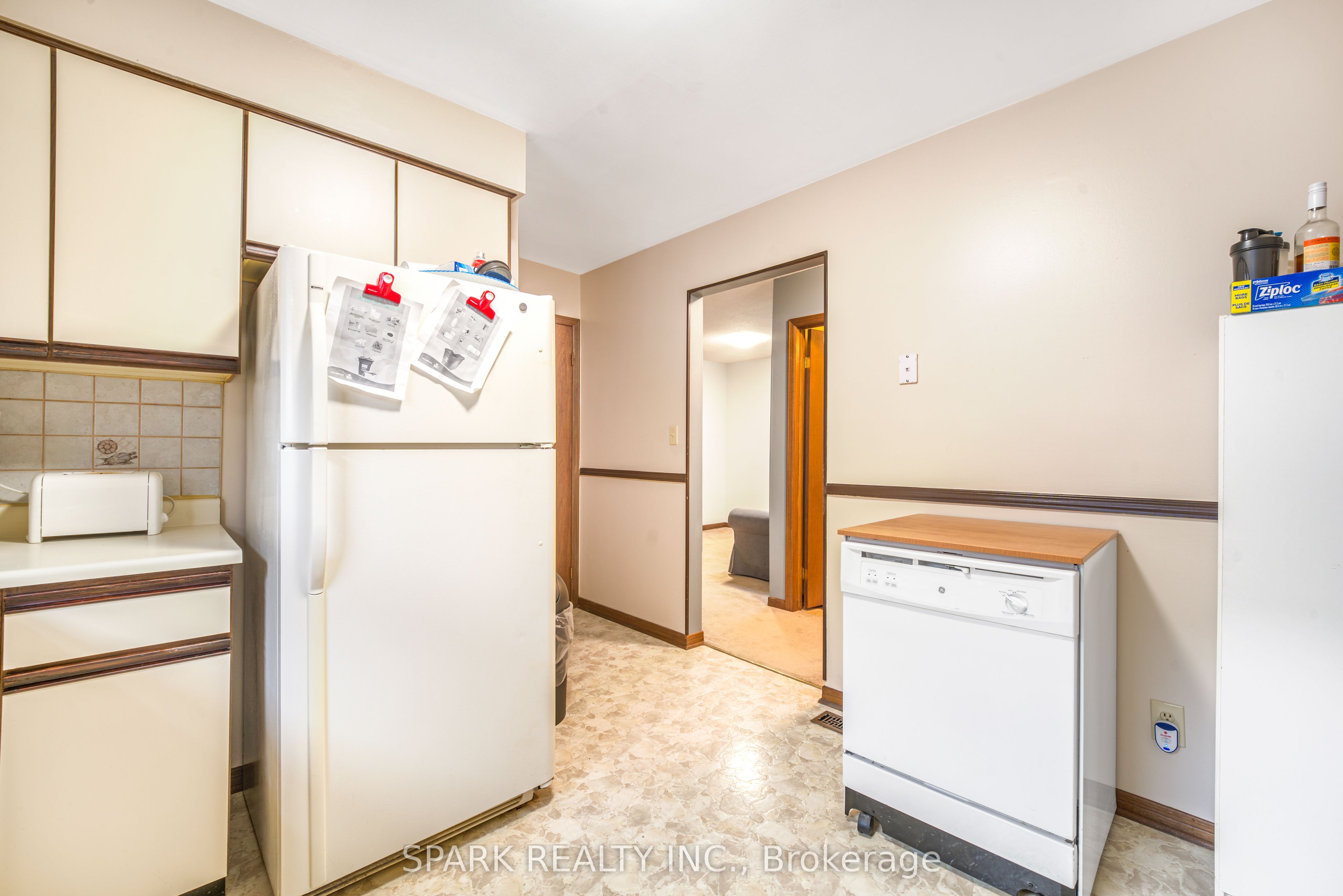 28 Lampman Crescent Property Photo 11