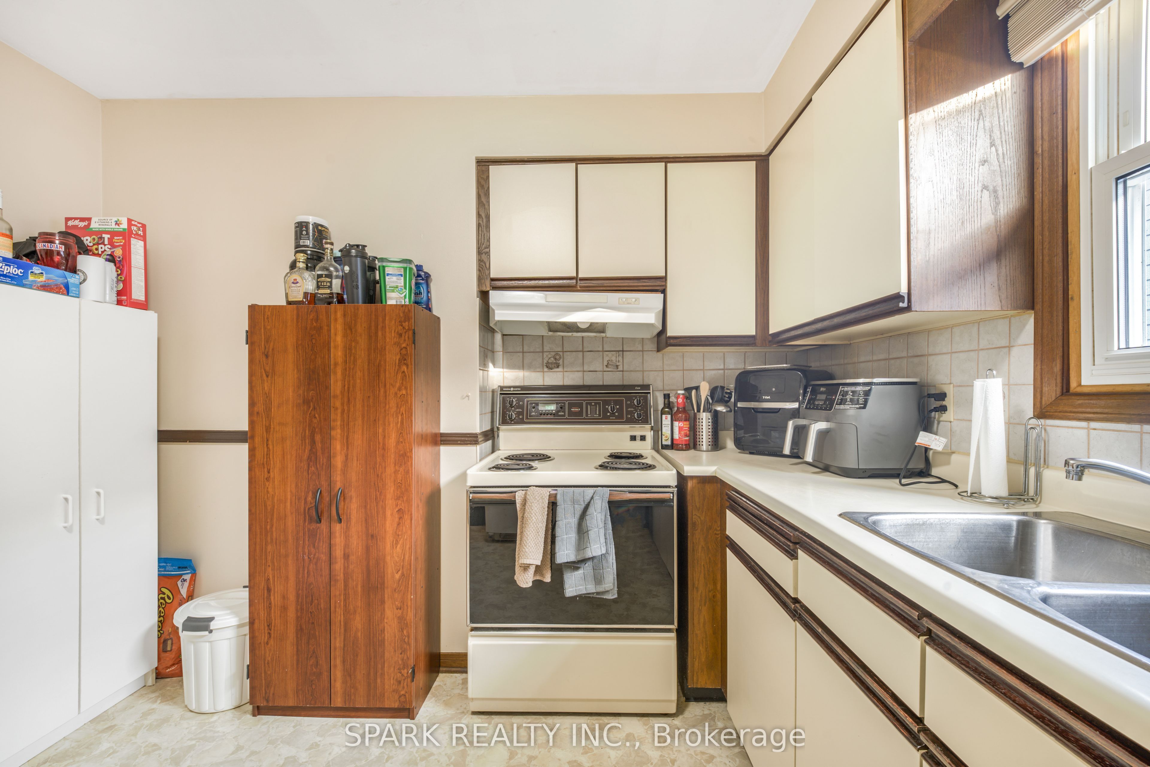 28 Lampman Crescent Property Photo 12