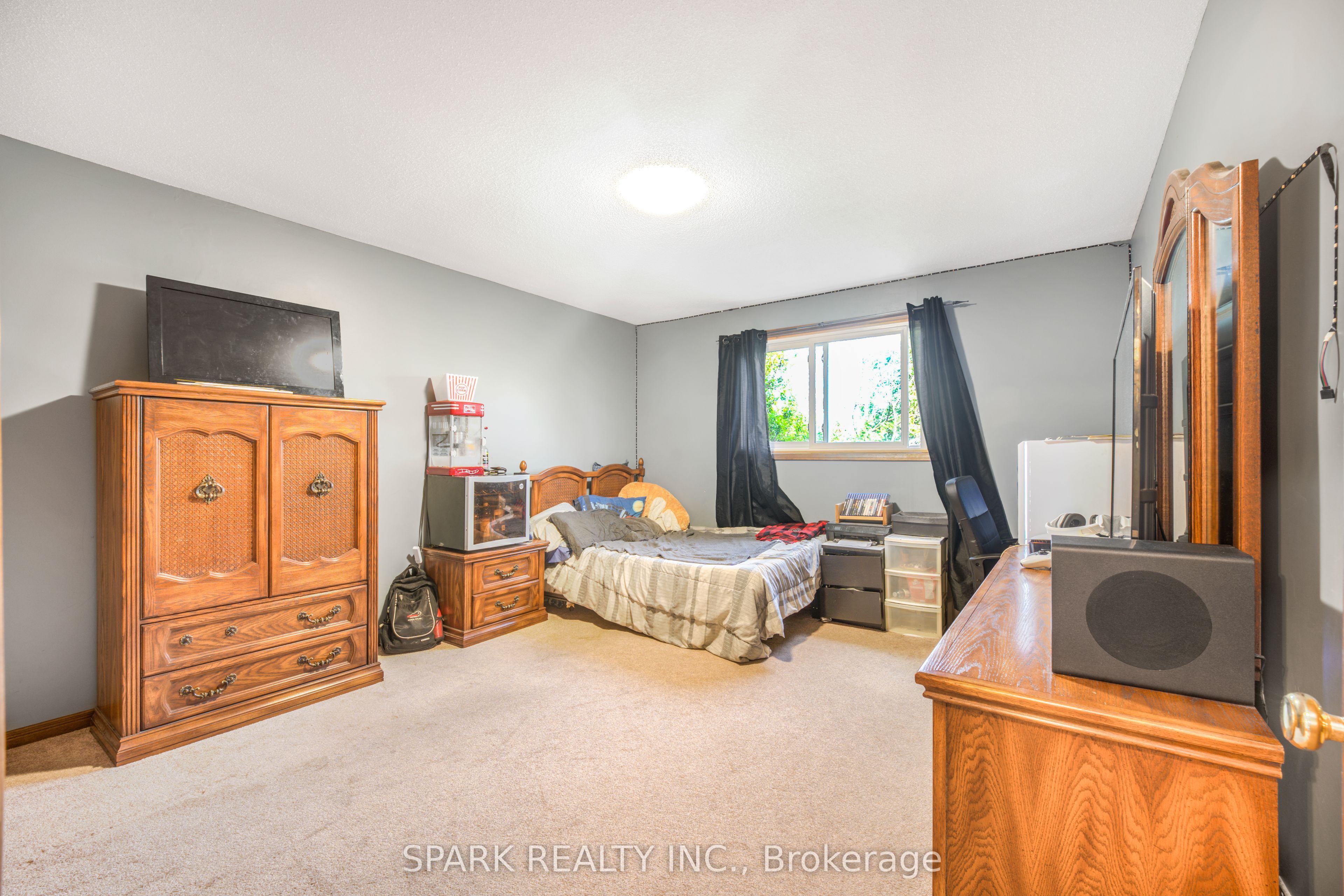 28 Lampman Crescent Property Photo 13