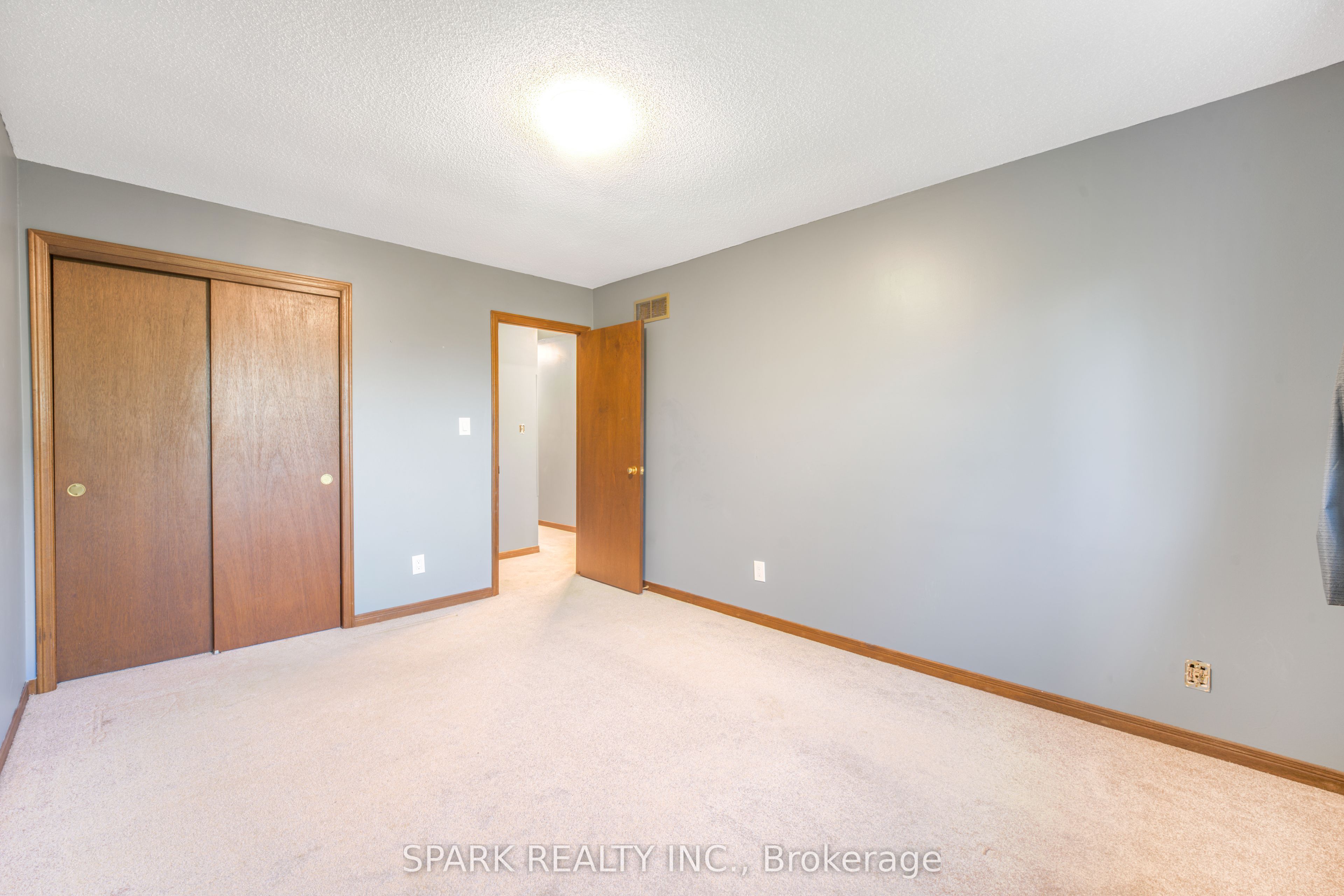 28 Lampman Crescent Property Photo 16