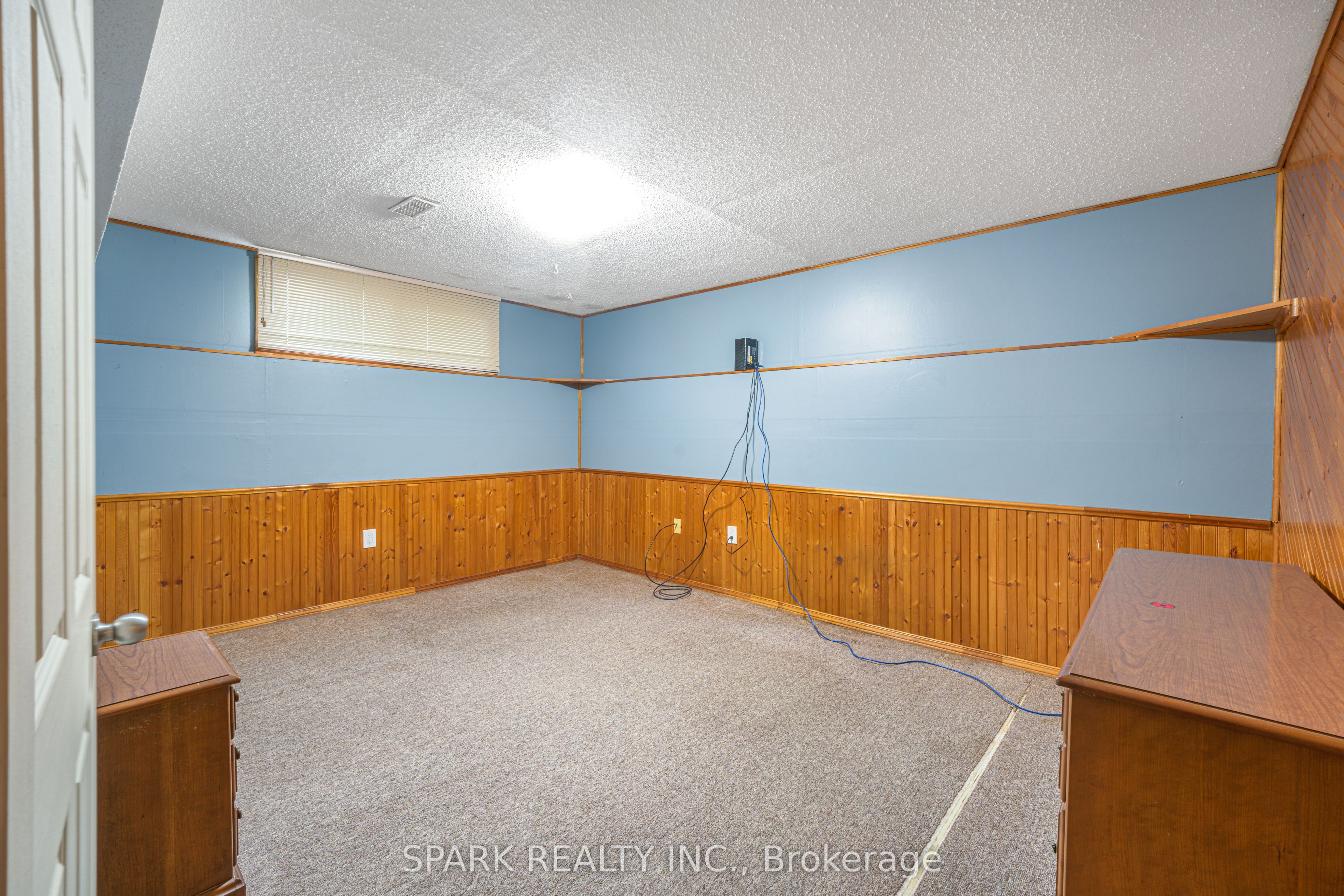 28 Lampman Crescent Property Photo 24