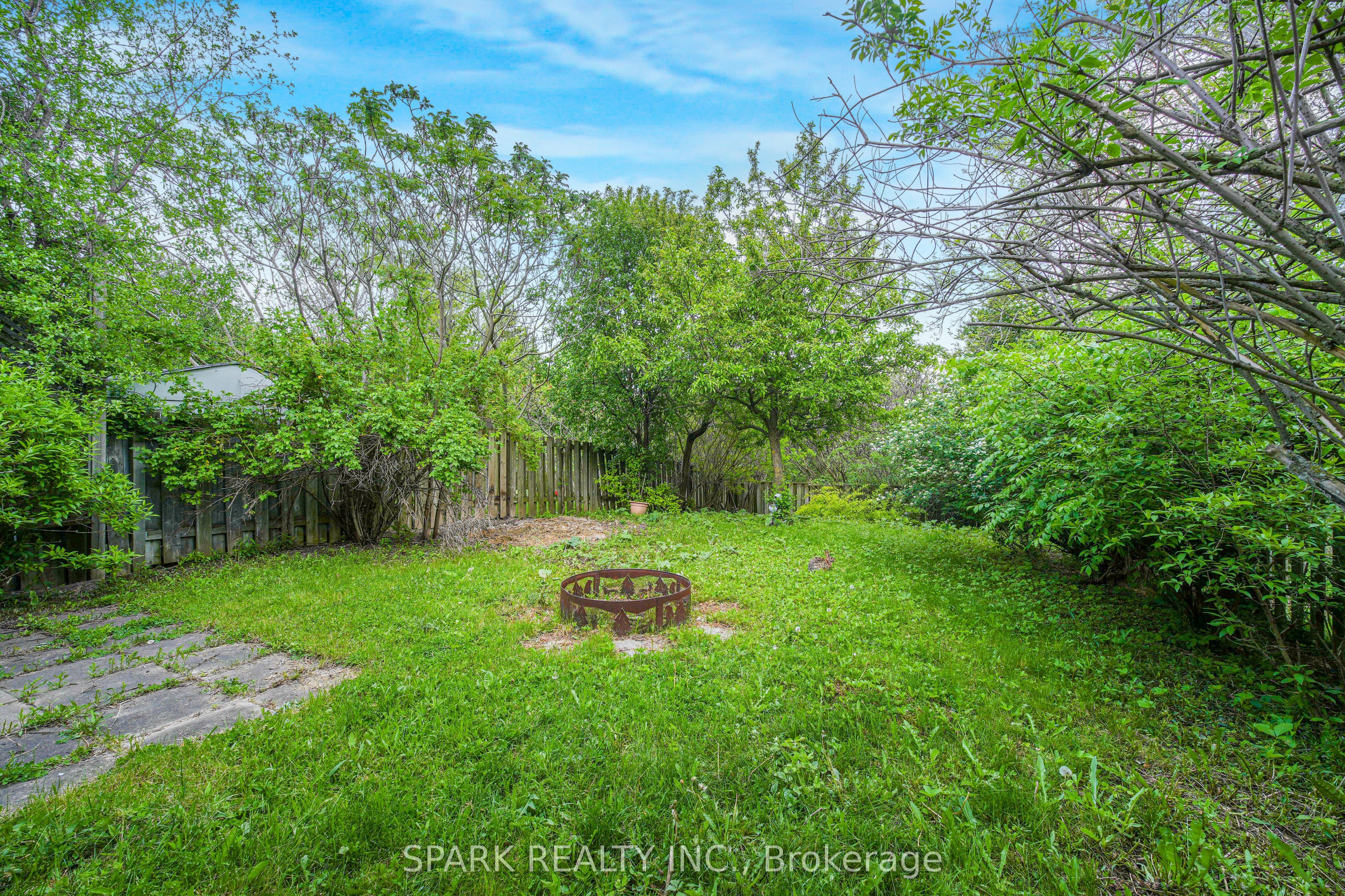 28 Lampman Crescent Property Photo 26