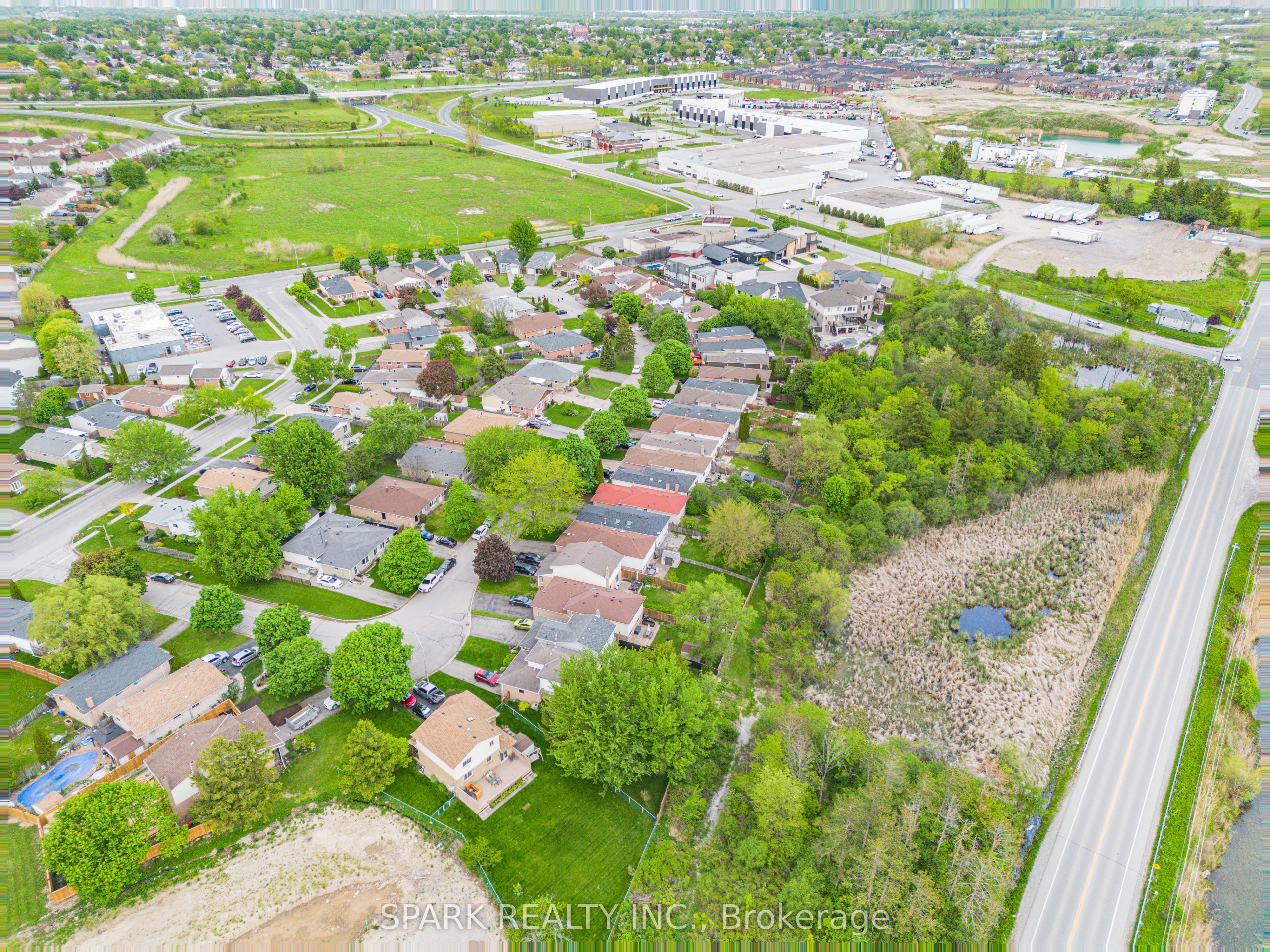 28 Lampman Crescent Property Photo 32