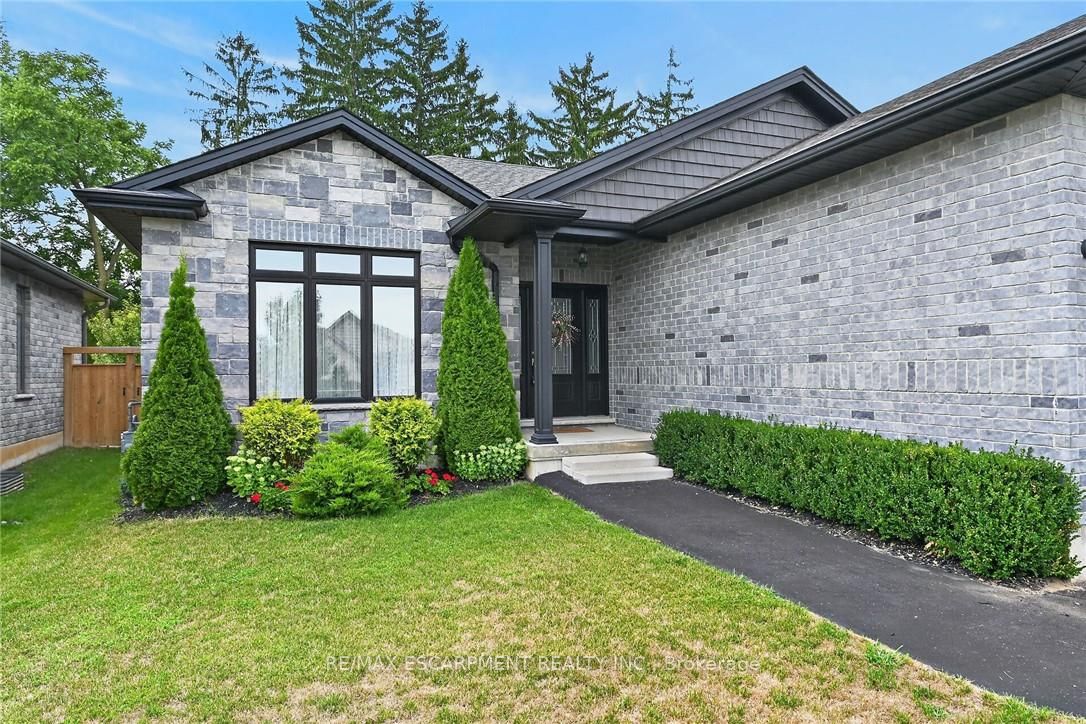 26 Stonebridge Place Property Photo 3
