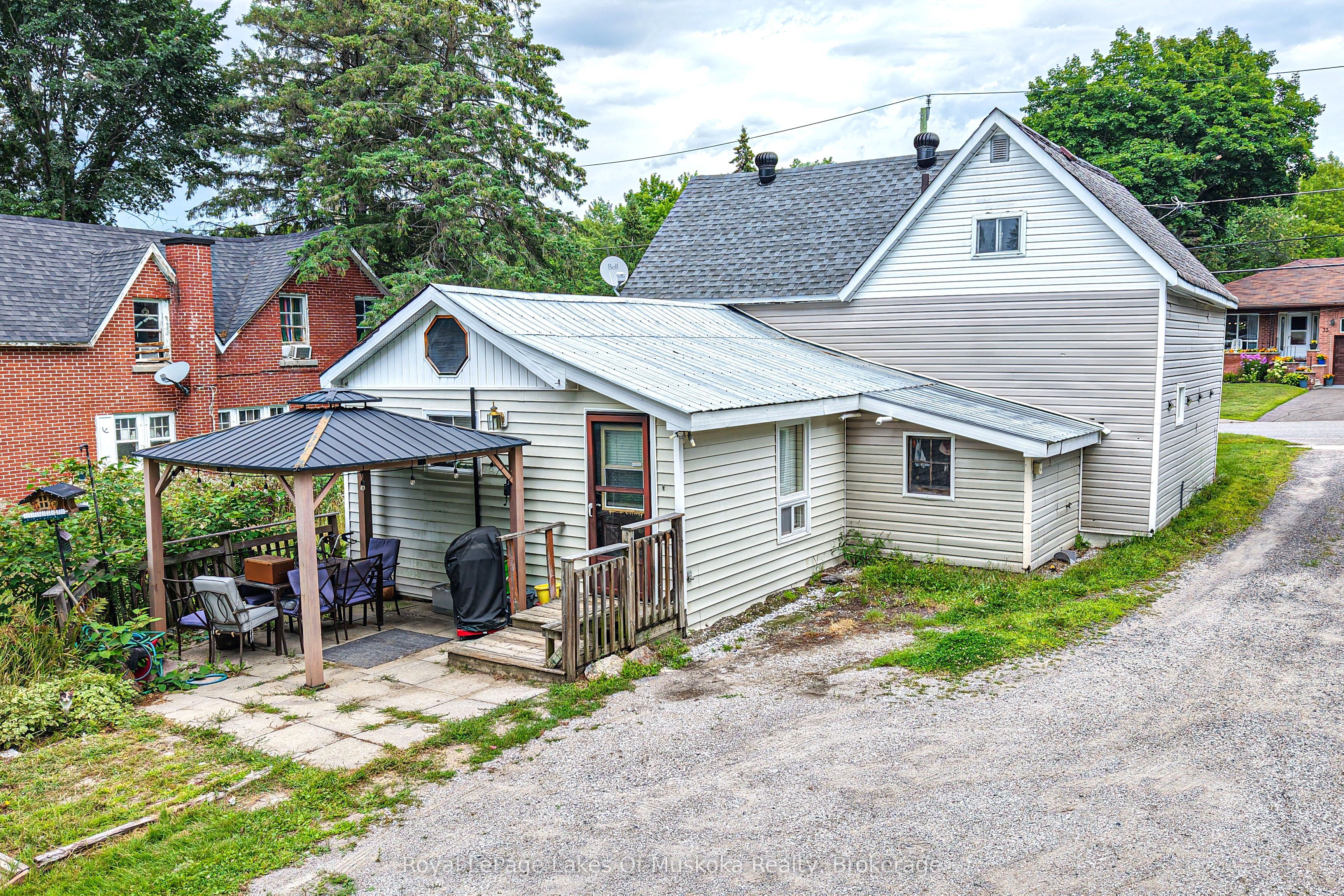 34 Young Street Property Photo 6