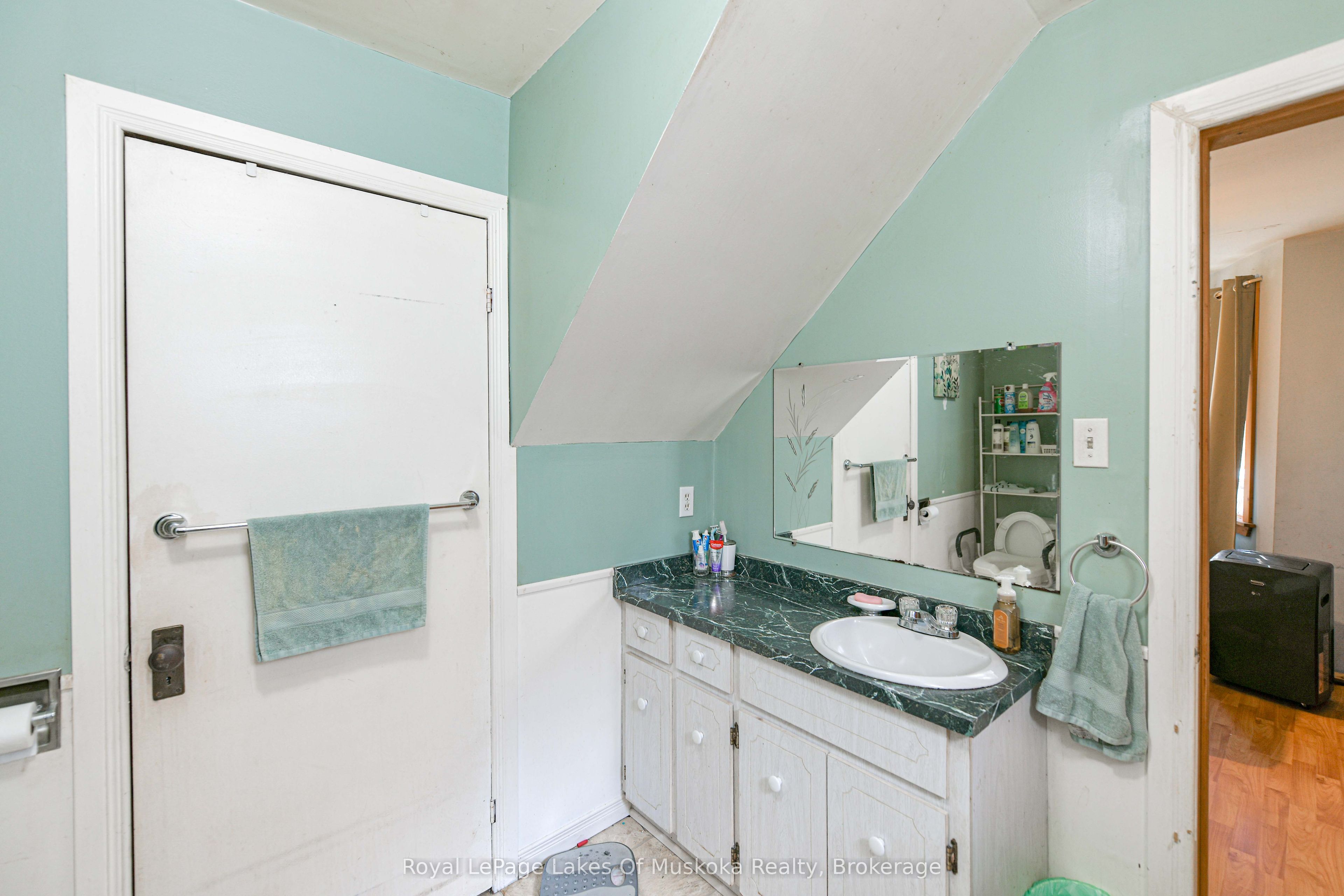 34 Young Street Property Photo 17