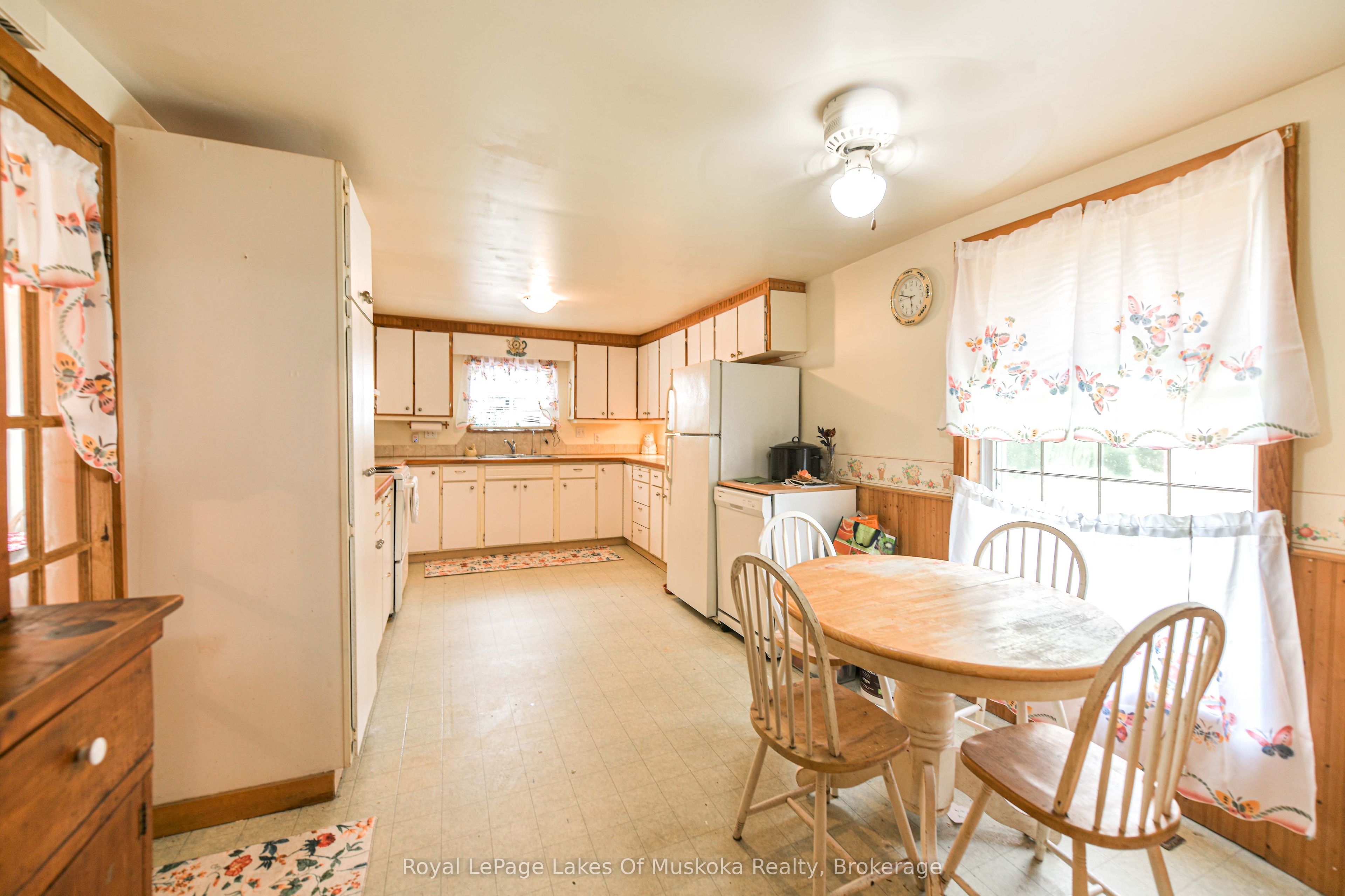 34 Young Street Property Photo 18
