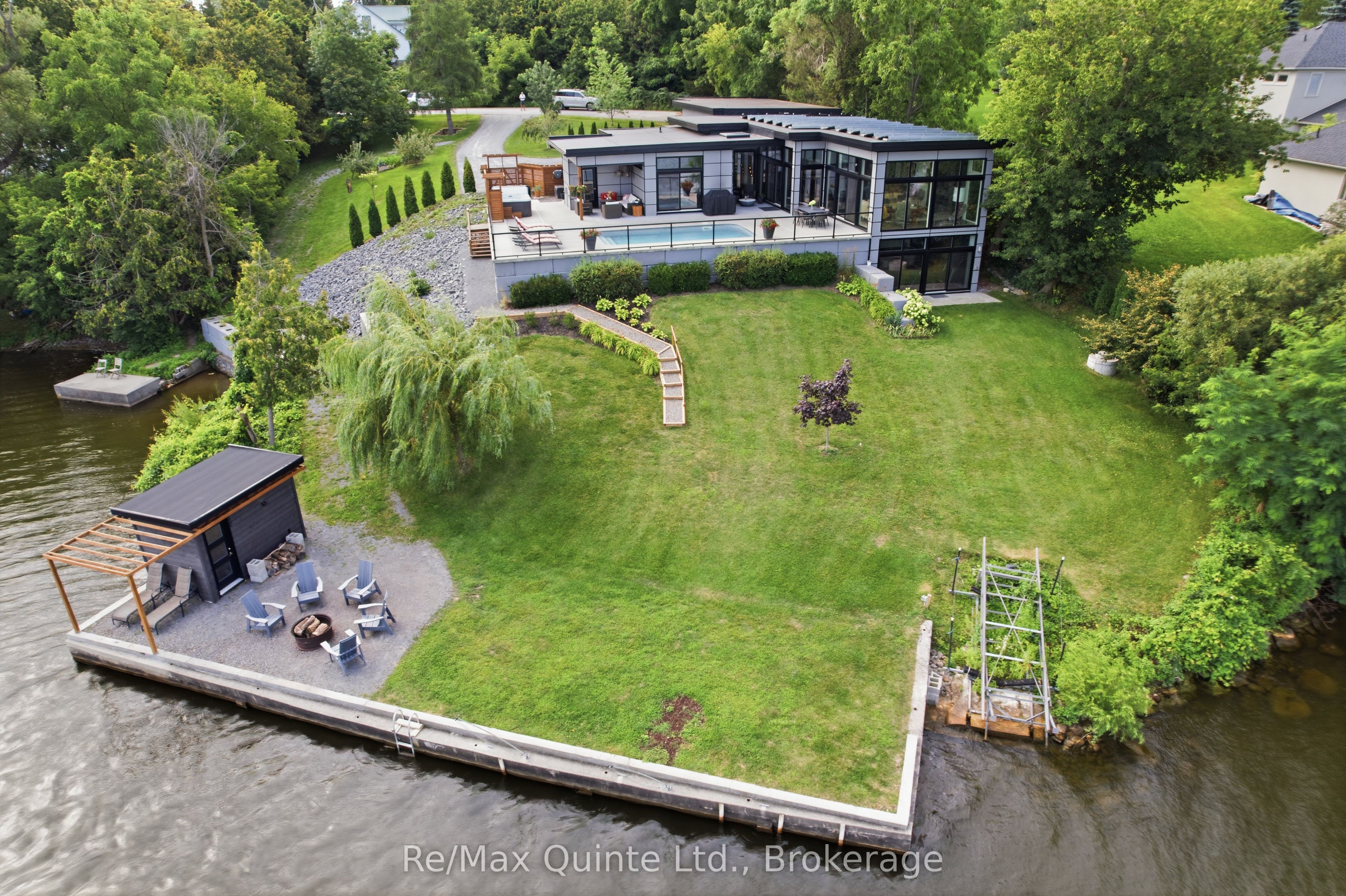 8 Bayview Point Road Property Photo 1