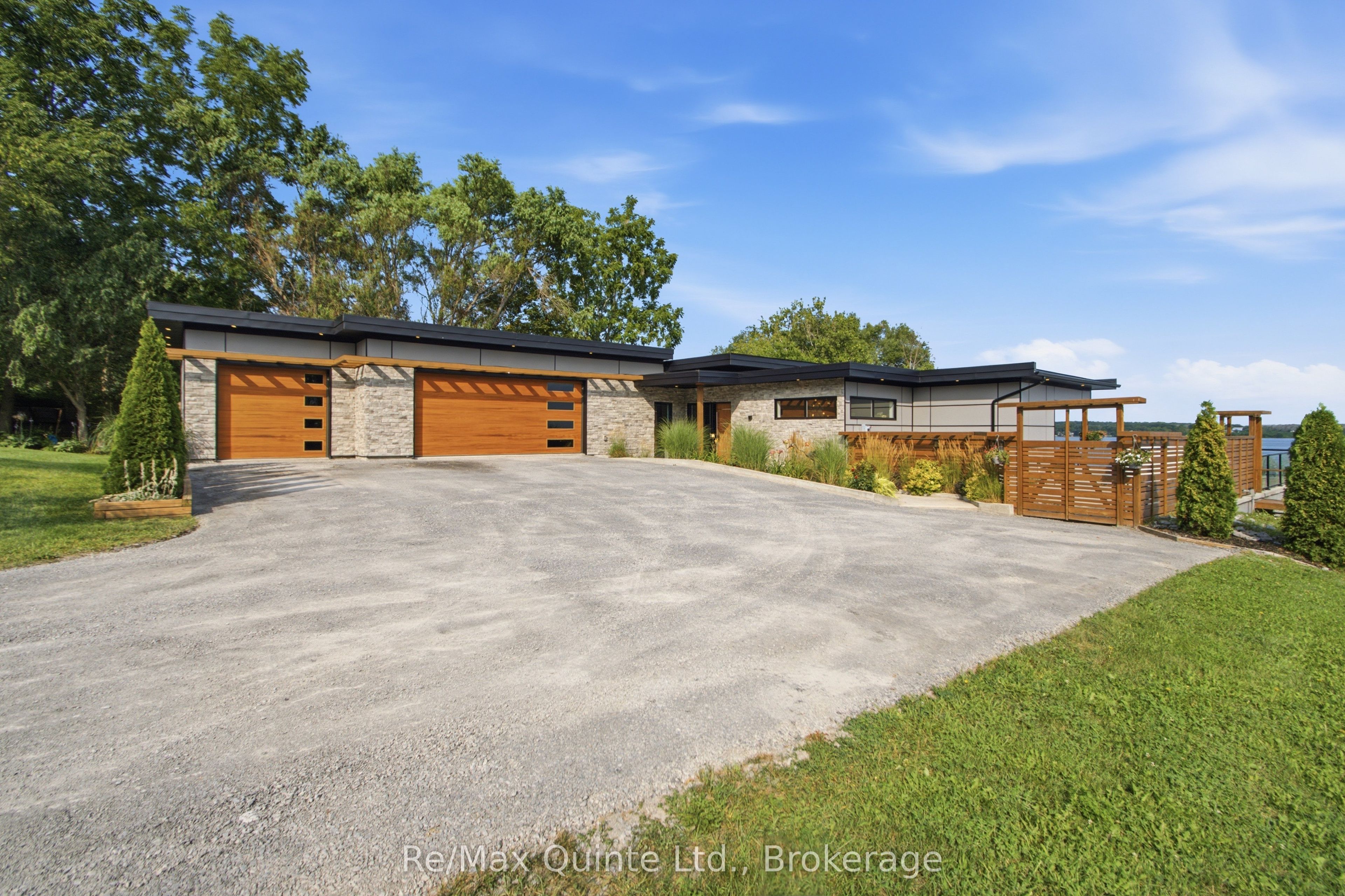8 Bayview Point Road Property Photo 2