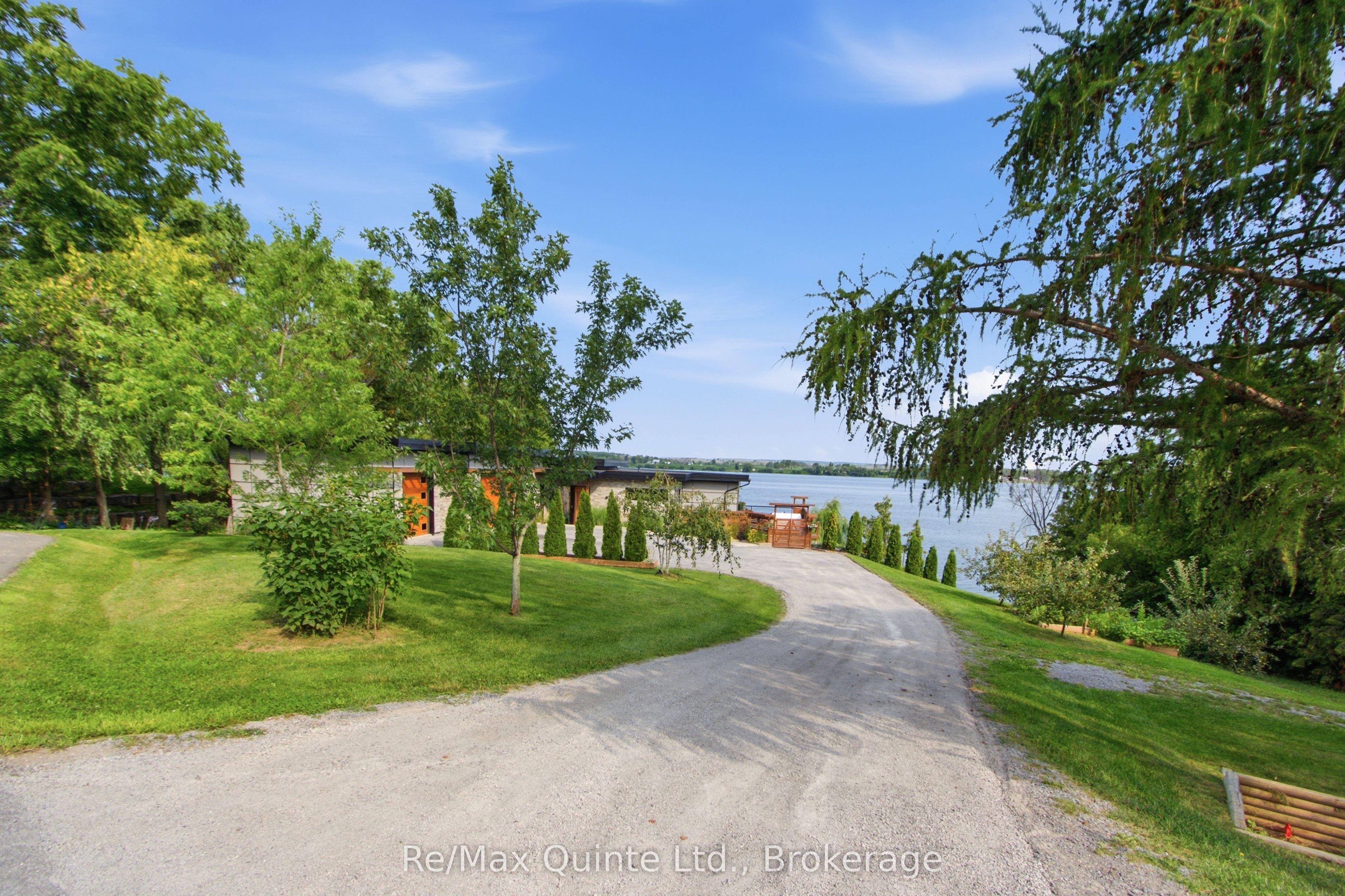 8 Bayview Point Road Property Photo 4