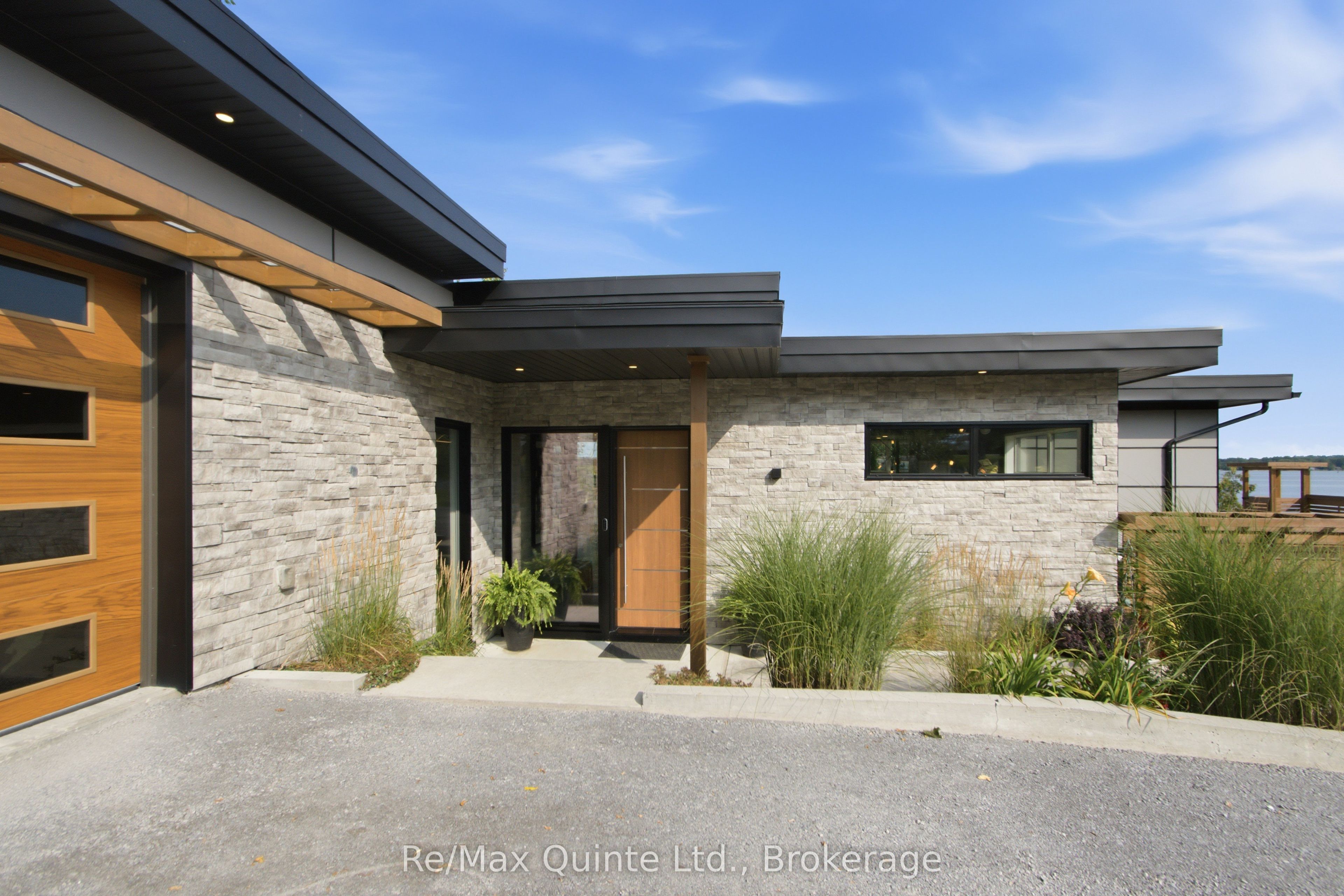 8 Bayview Point Road Property Photo 5
