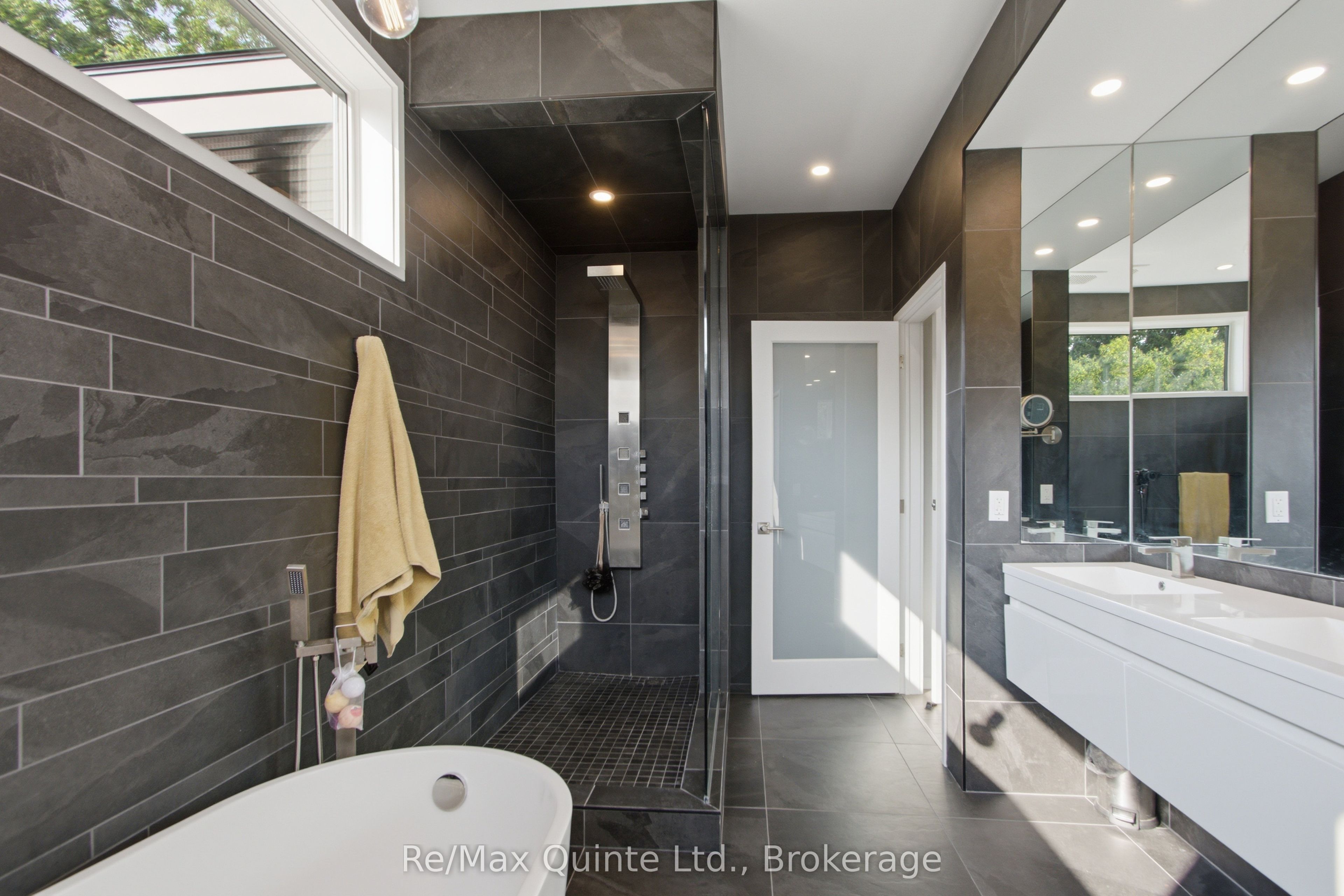 8 Bayview Point Road Property Photo 27