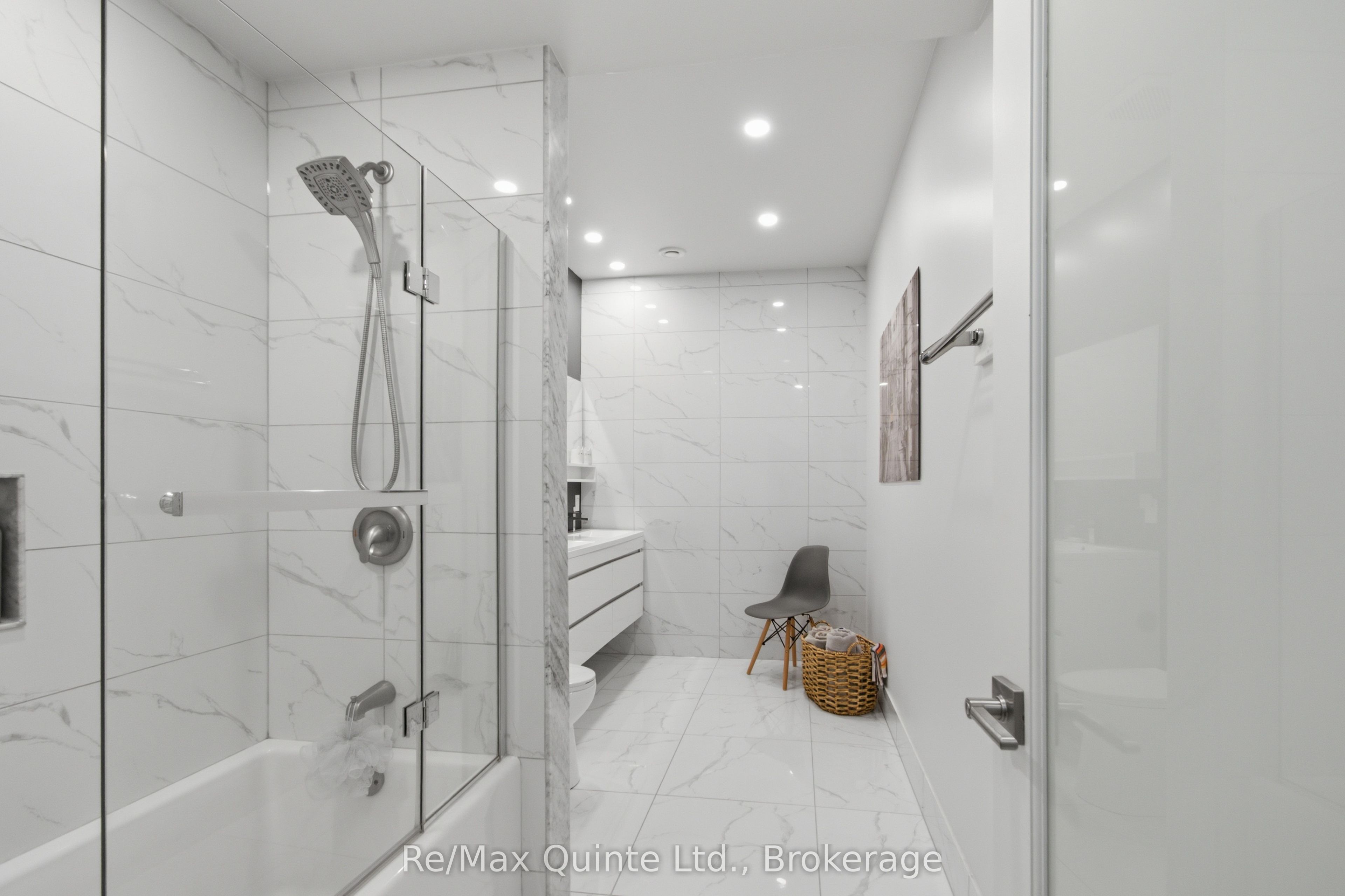8 Bayview Point Road Property Photo 39