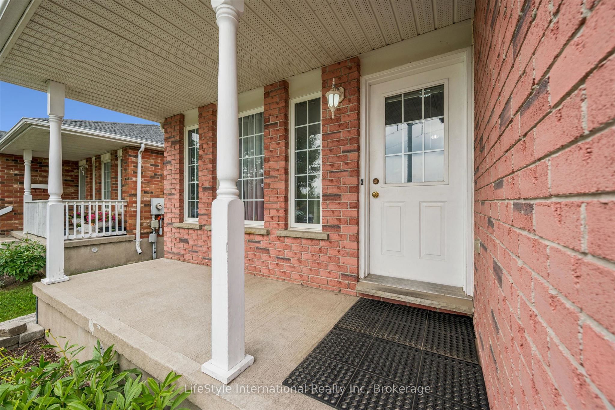 193 Deerpath Drive Property Photo 4