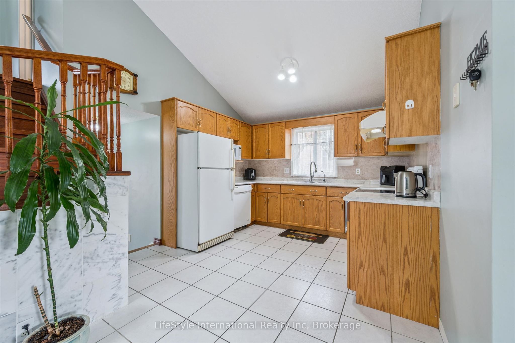 193 Deerpath Drive Property Photo 13