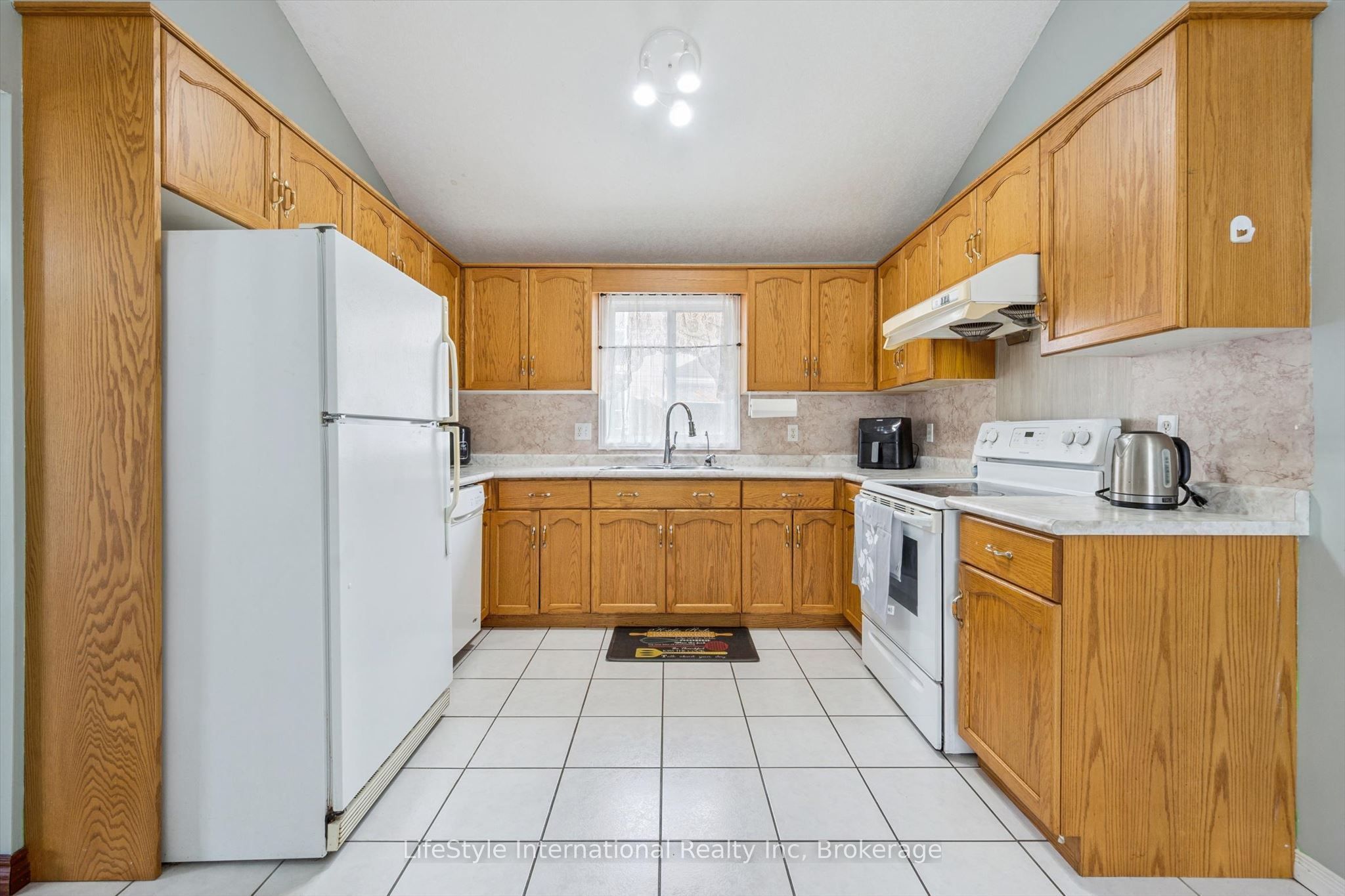 193 Deerpath Drive Property Photo 14