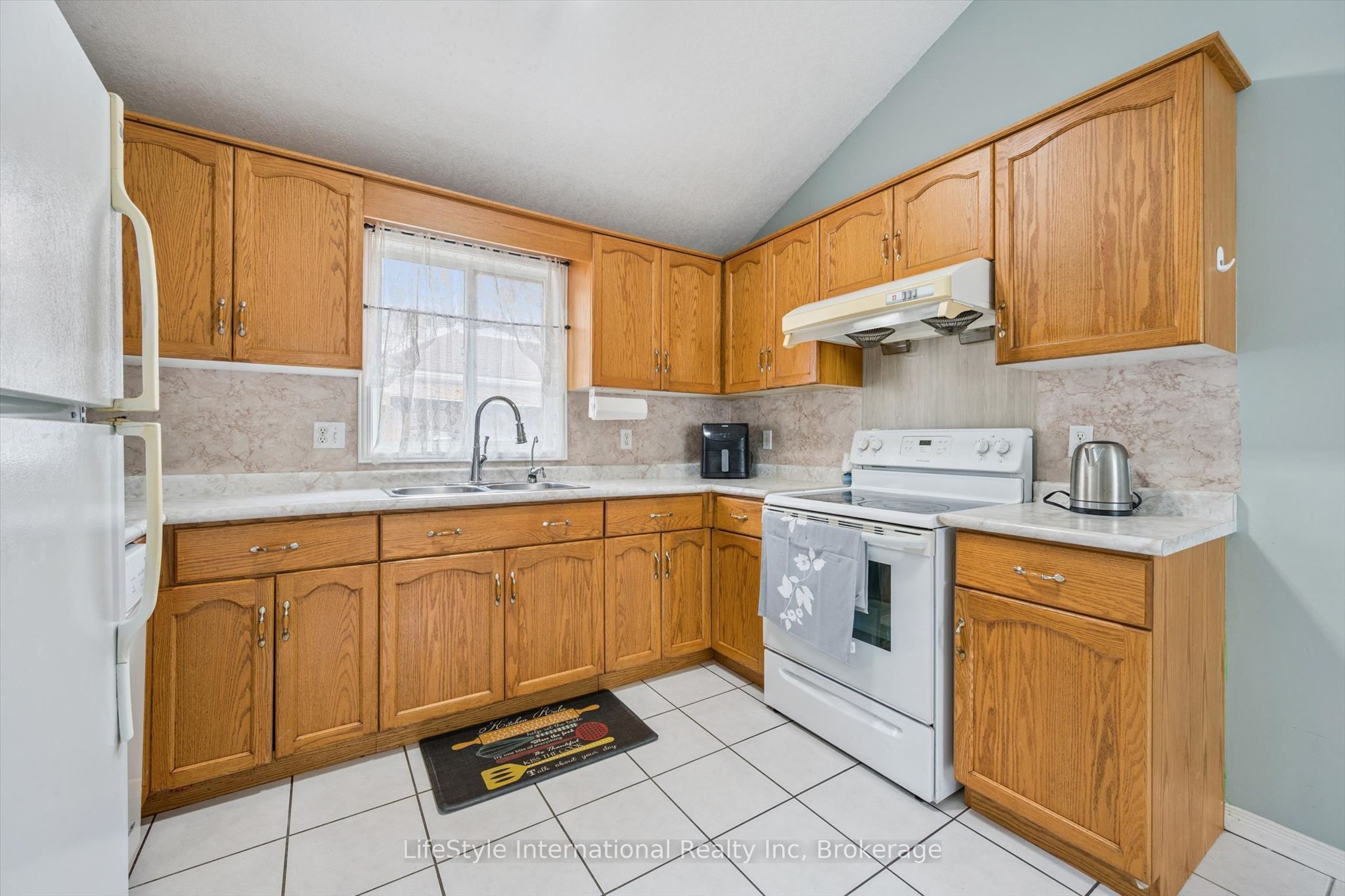 193 Deerpath Drive Property Photo 15