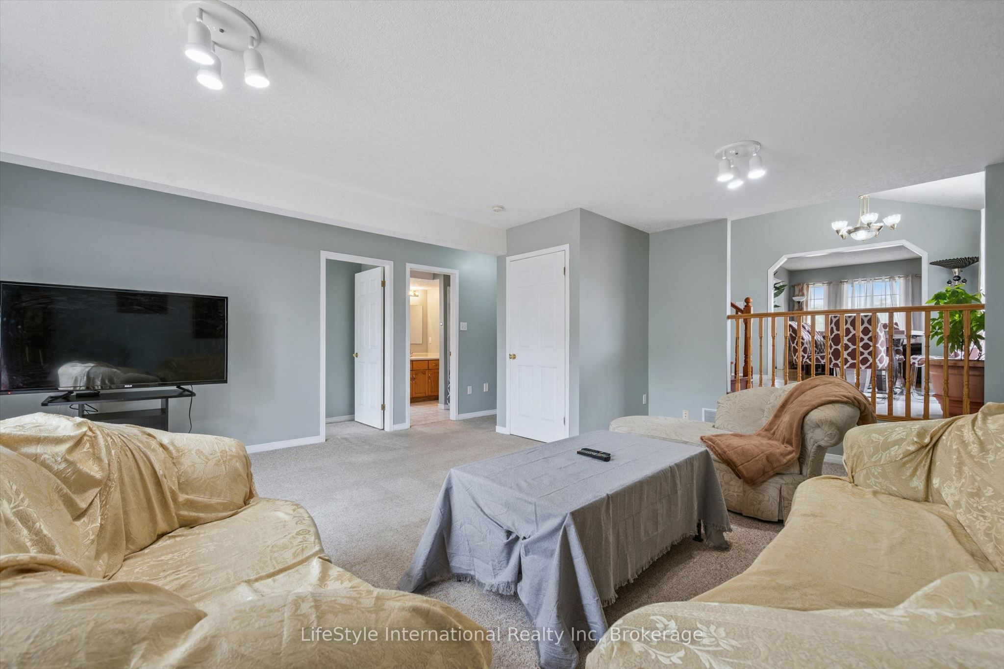 193 Deerpath Drive Property Photo 20