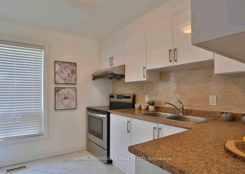 32 Mowat Boulevard 38 Property Photo 7