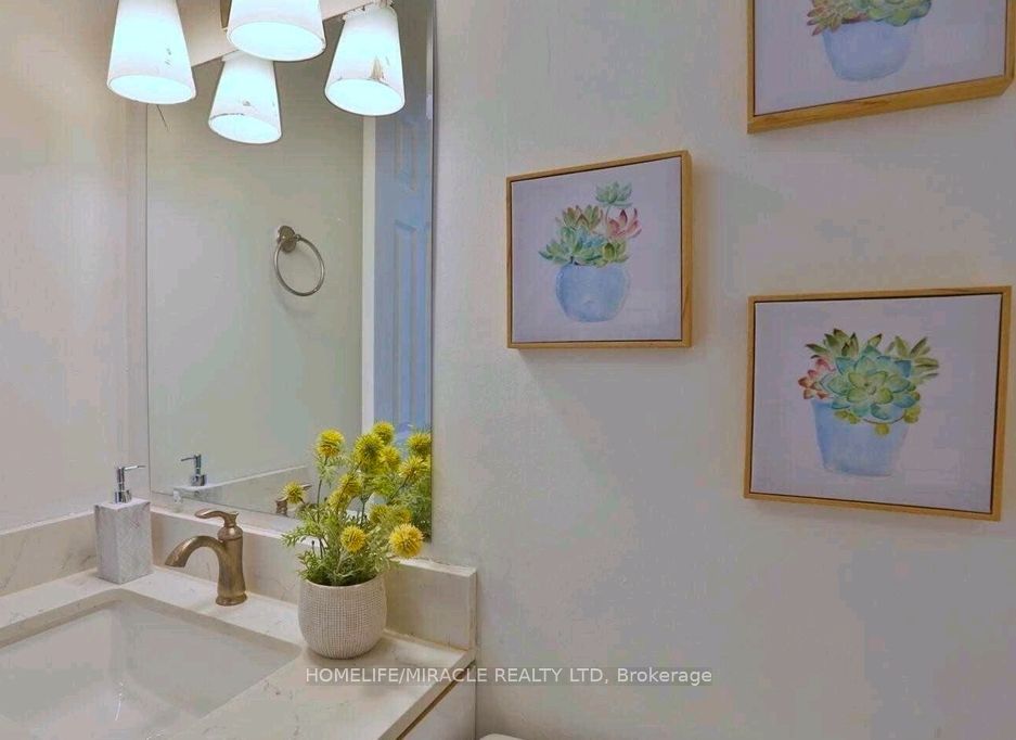 32 Mowat Boulevard 38 Property Photo 10