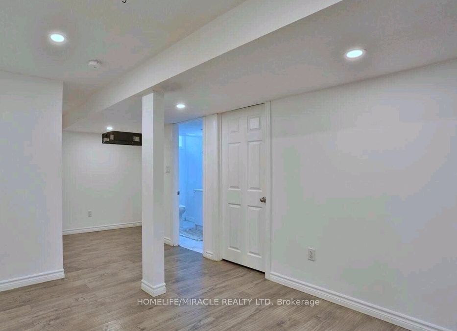 32 Mowat Boulevard 38 Property Photo 13