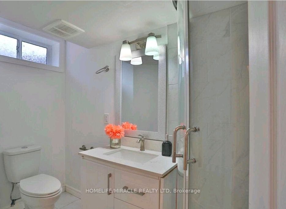 32 Mowat Boulevard 38 Property Photo 14