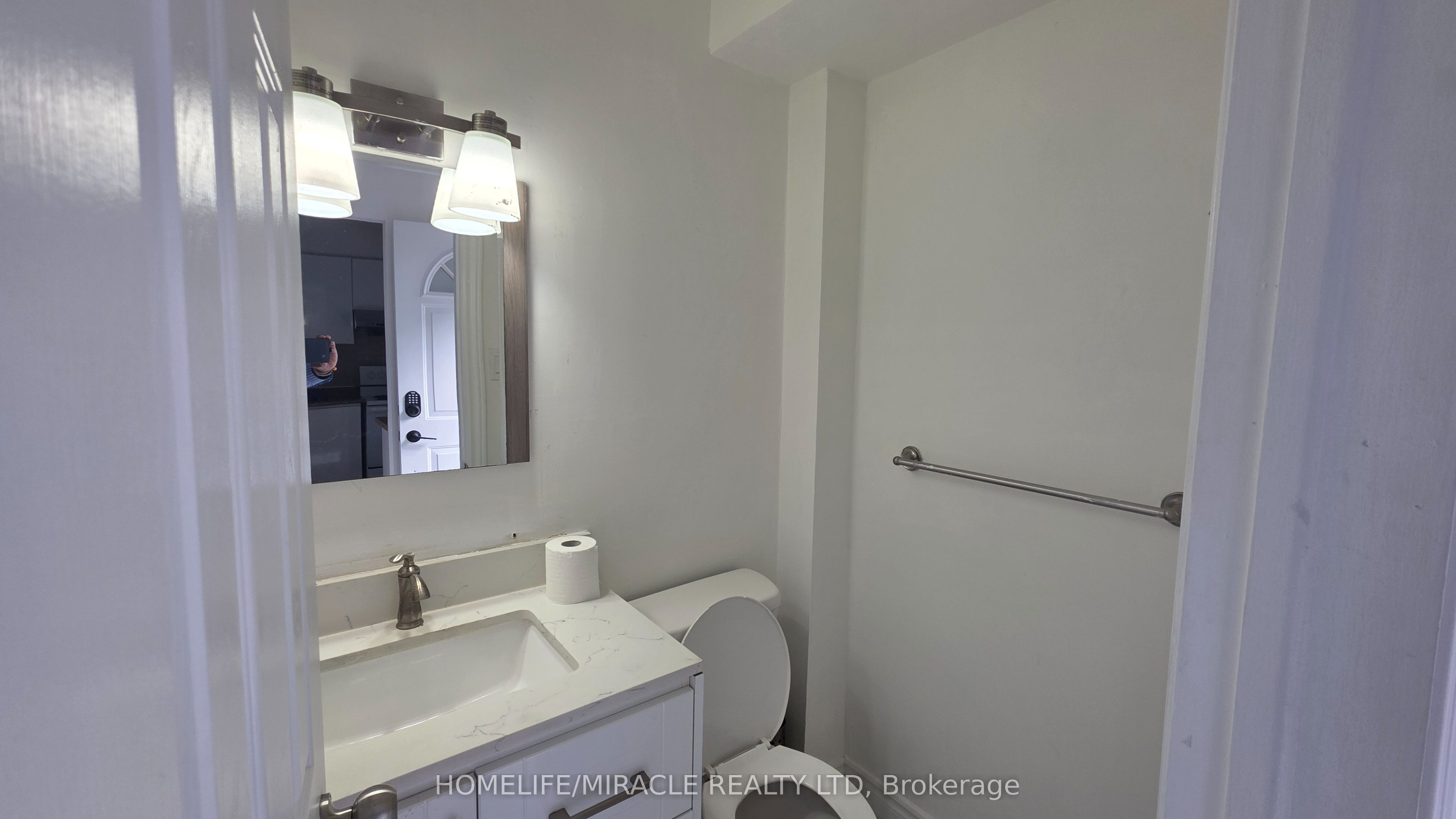 32 Mowat Boulevard 38 Property Photo 22