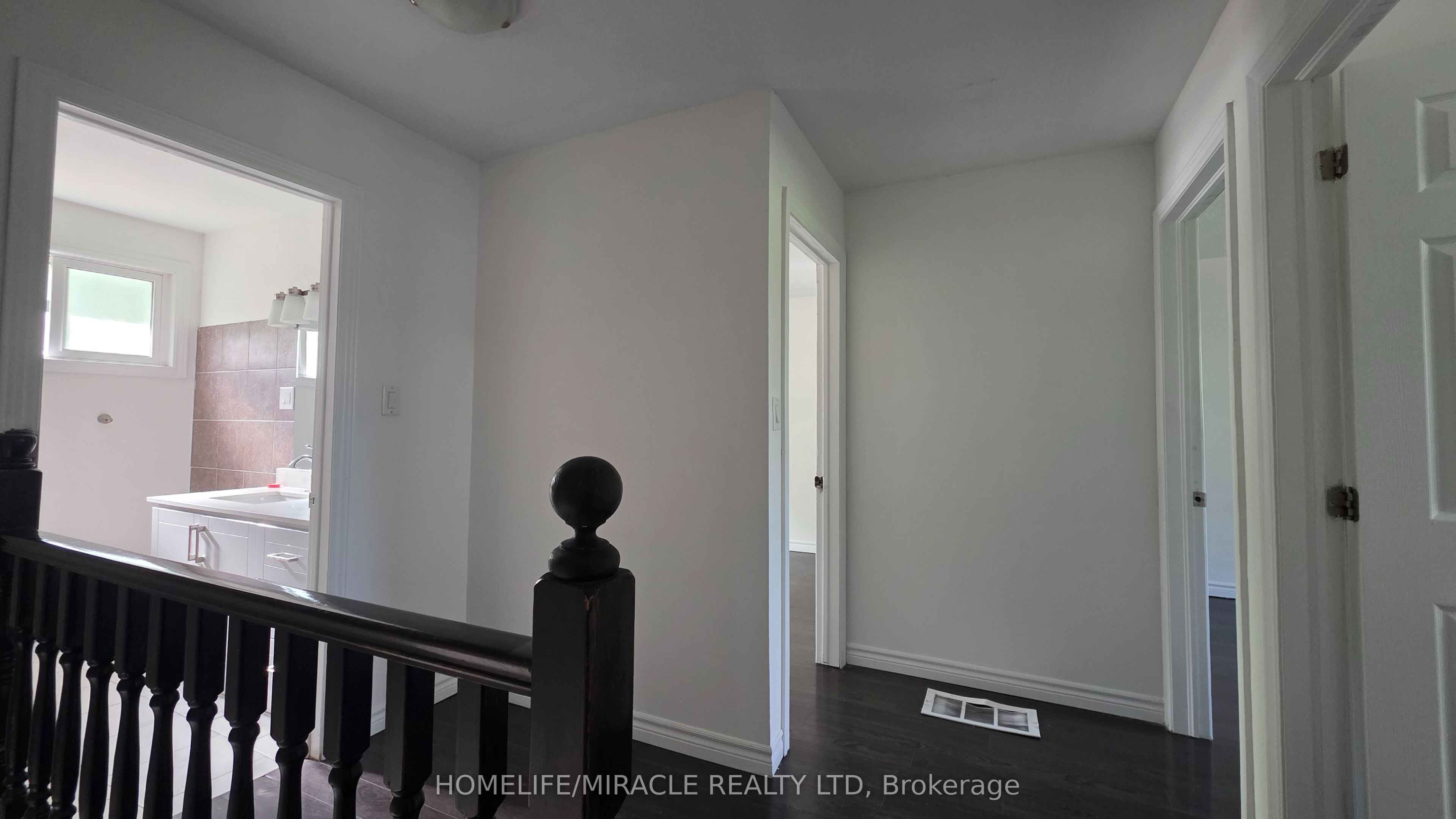 32 Mowat Boulevard 38 Property Photo 26