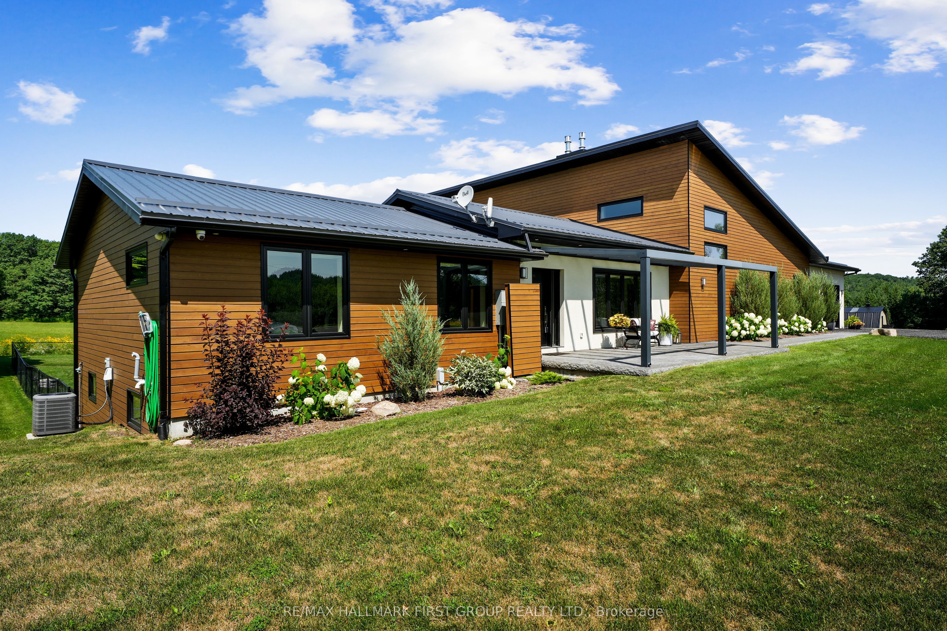 4566 Harwood Road Property Photo 3