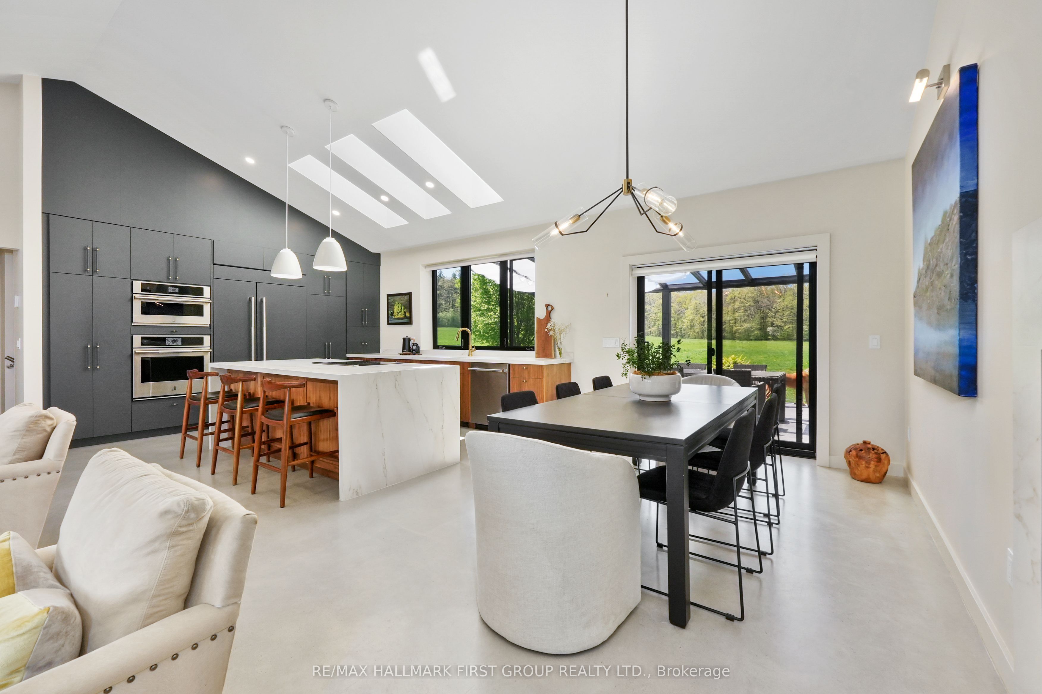 4566 Harwood Road Property Photo 8