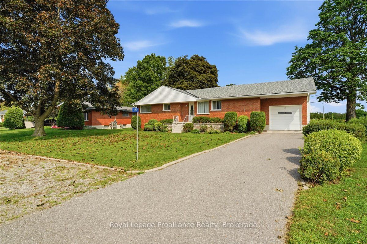 120 Sidney Crescent Property Photo 2