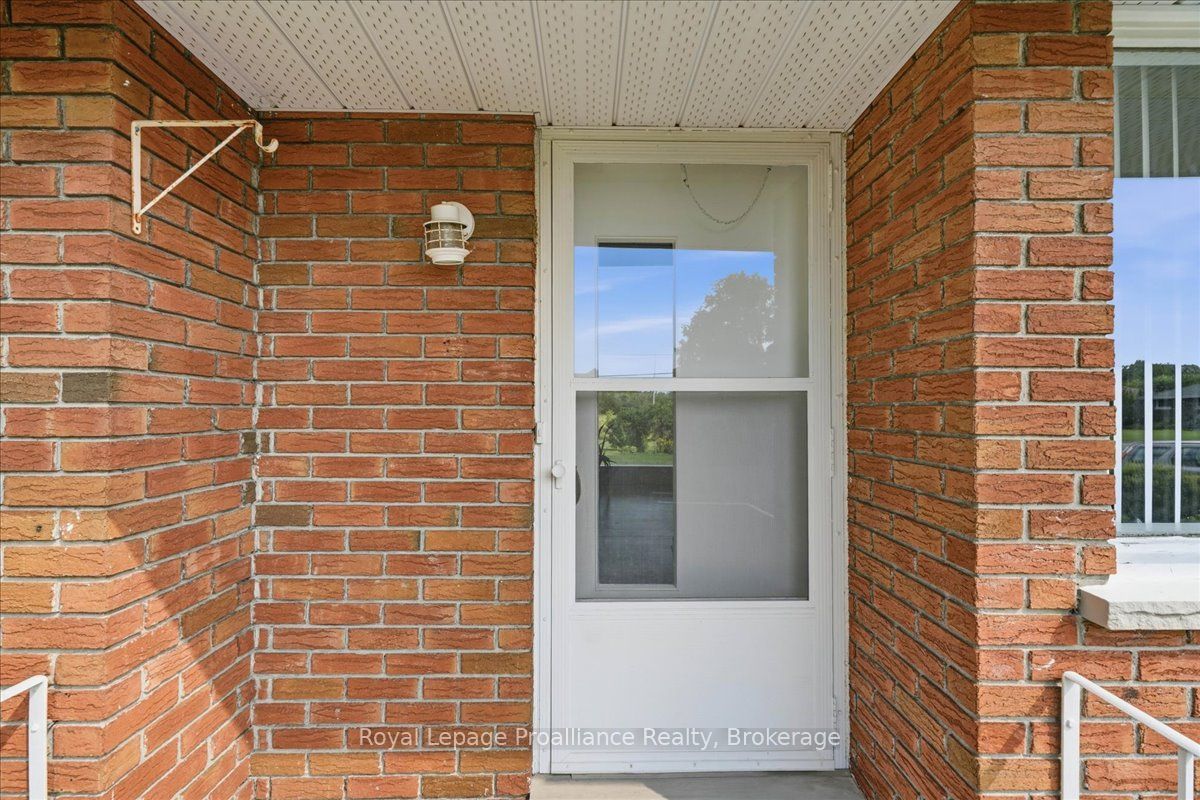 120 Sidney Crescent Property Photo 4