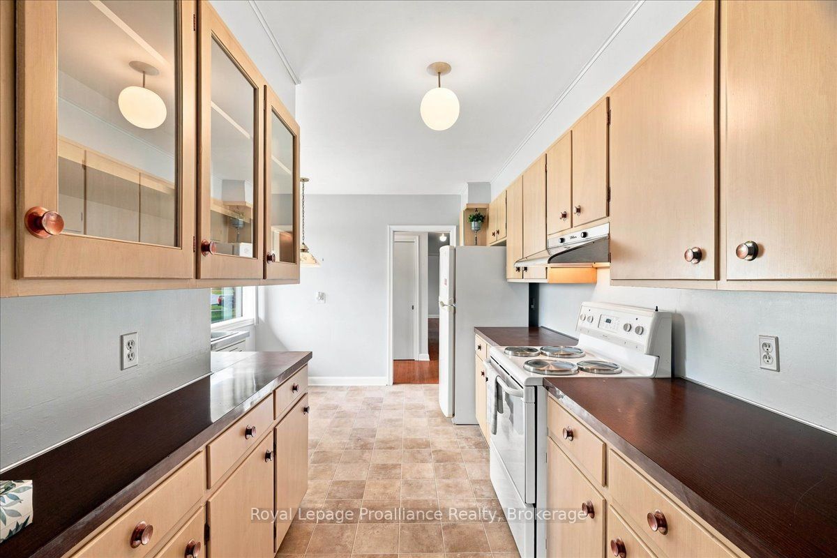 120 Sidney Crescent Property Photo 6