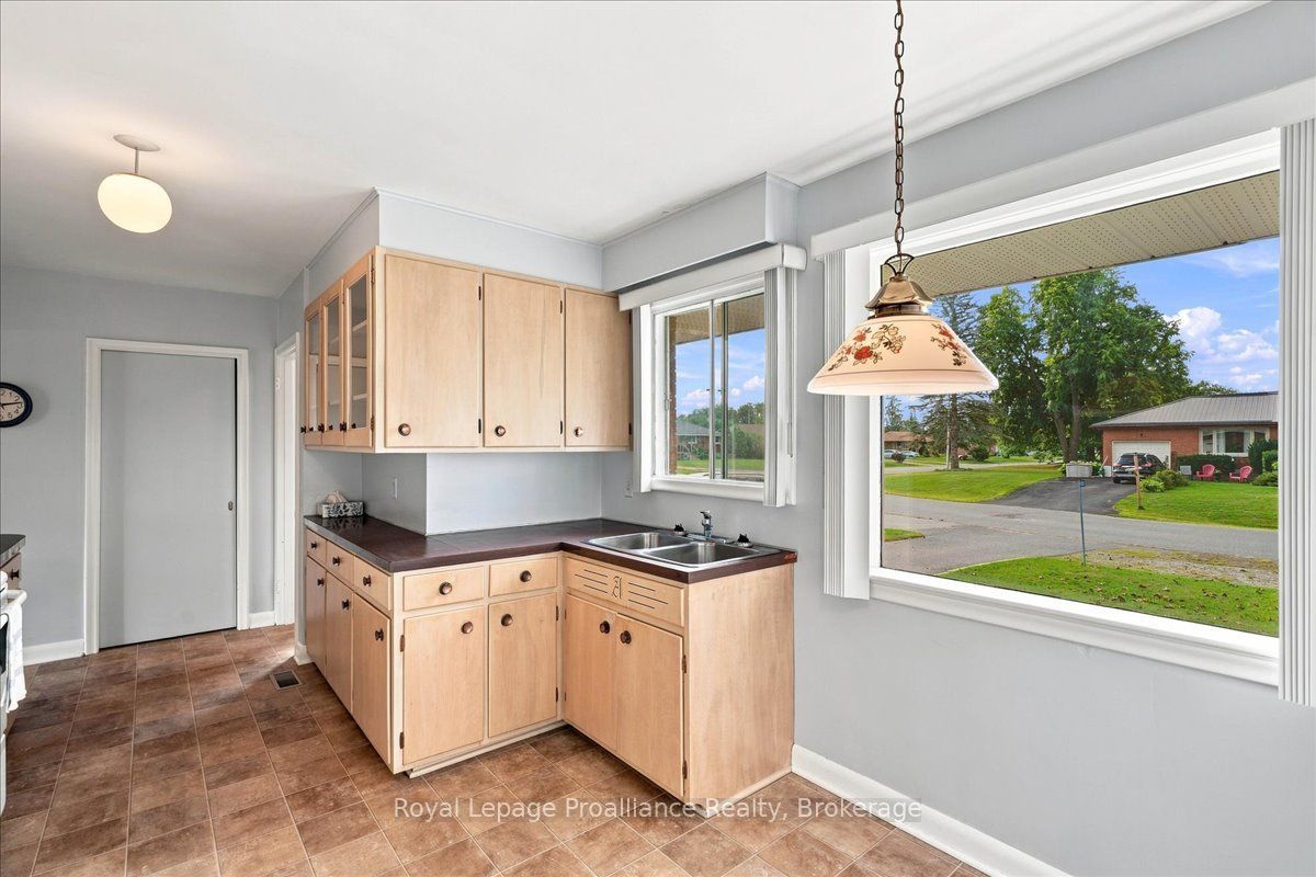 120 Sidney Crescent Property Photo 7