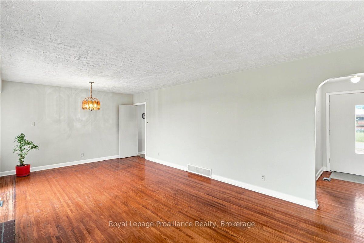 120 Sidney Crescent Property Photo 13