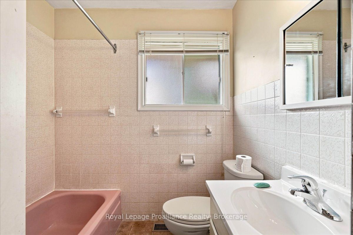 120 Sidney Crescent Property Photo 14