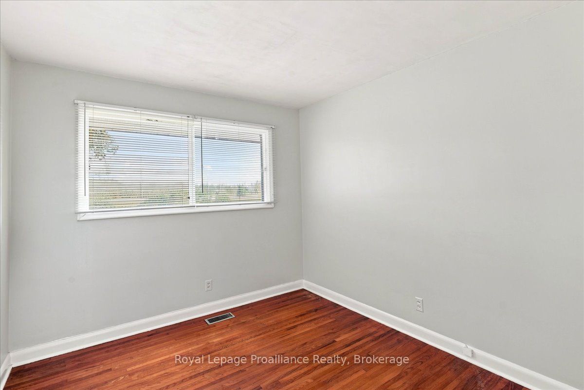120 Sidney Crescent Property Photo 15