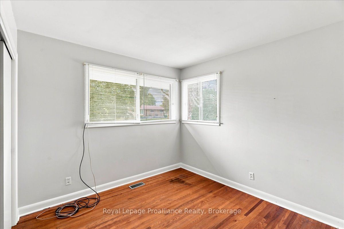 120 Sidney Crescent Property Photo 20