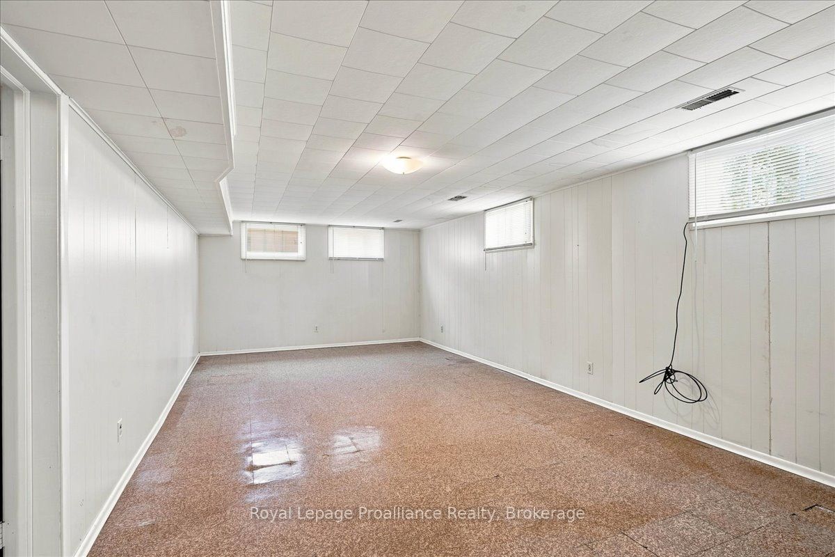 120 Sidney Crescent Property Photo 30