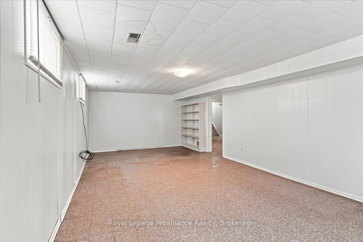 120 Sidney Crescent Property Photo 32