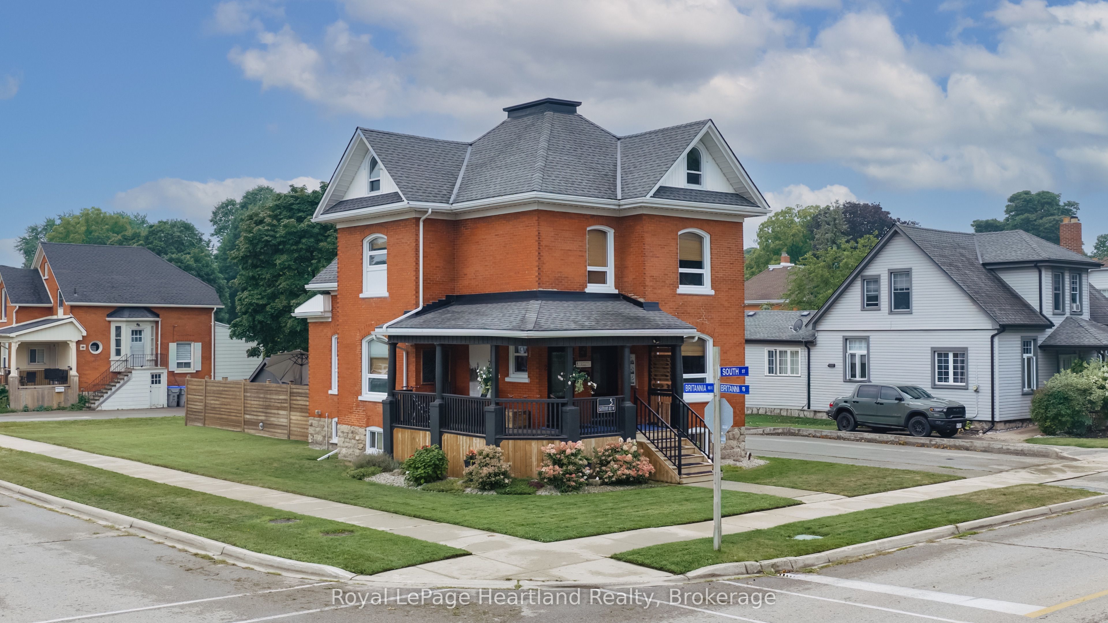 5 Britannia Road W Property Photo 1