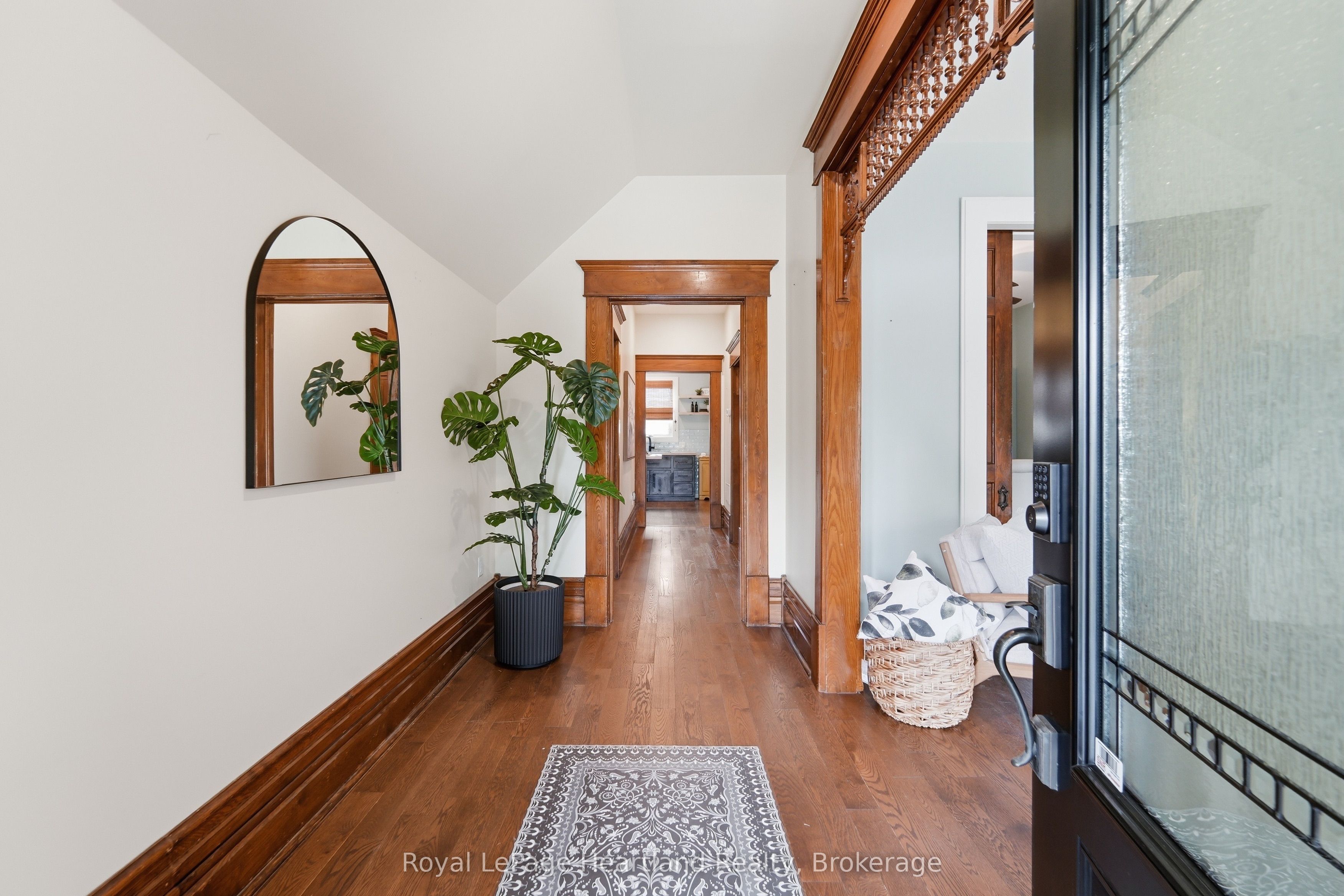 5 Britannia Road W Property Photo 8