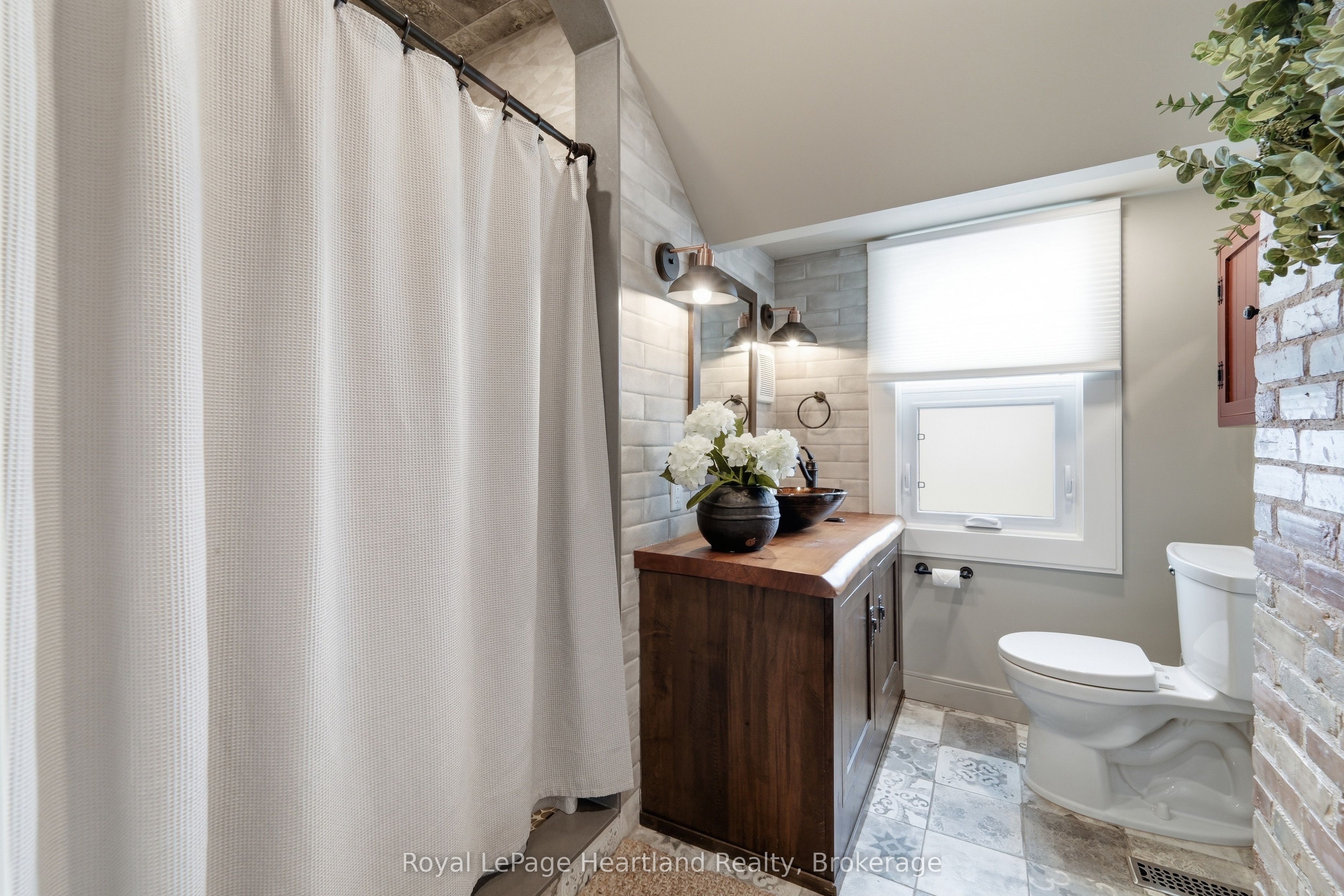 5 Britannia Road W Property Photo 22